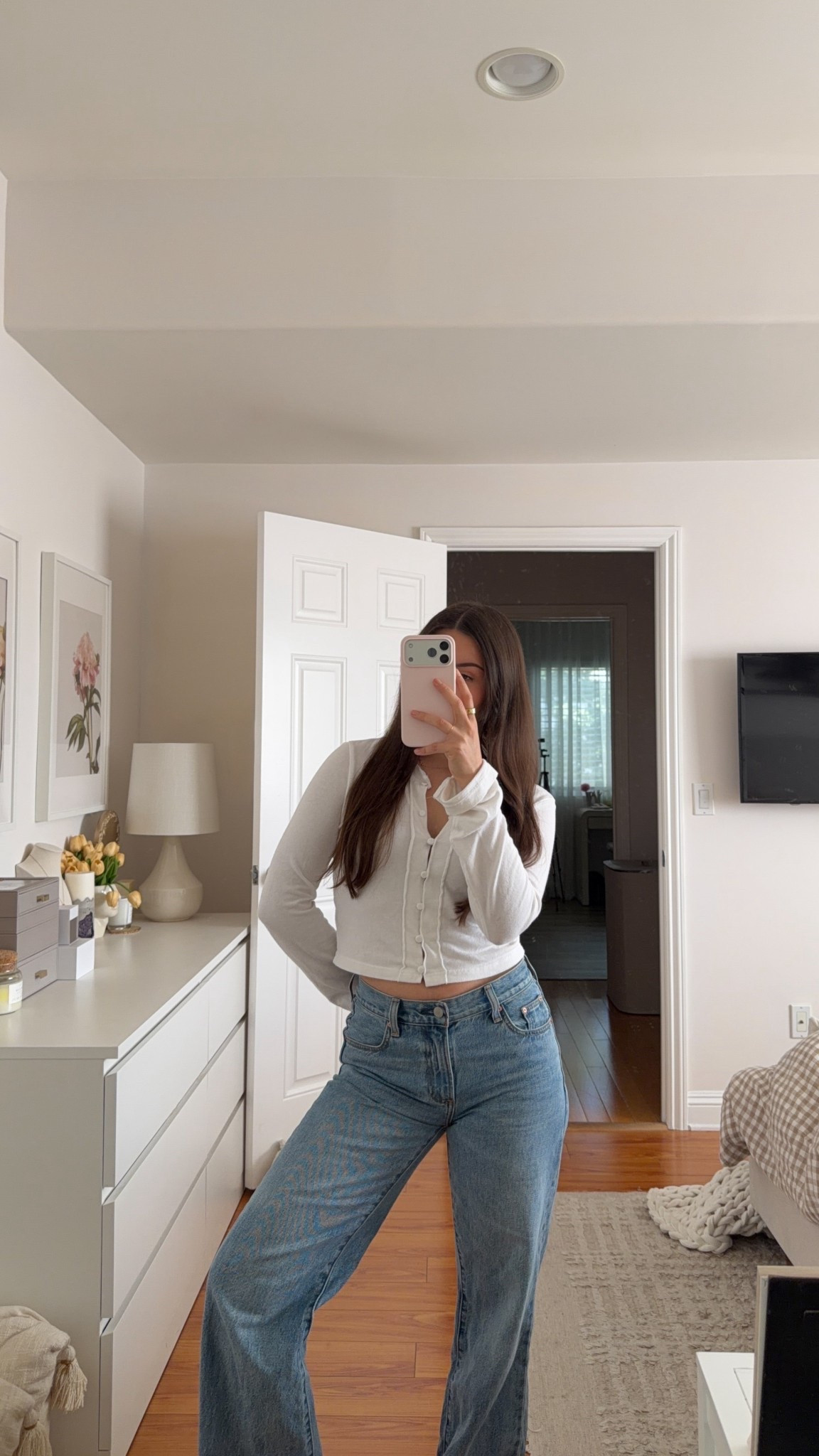Keeping it casual for my mid week OOTD. I’ve been living in these  @Aritzia jeans!

Women’s fashion, casual style, outfit of the day 

#LTKgrwm #LTKootd #LTKdayinmylife