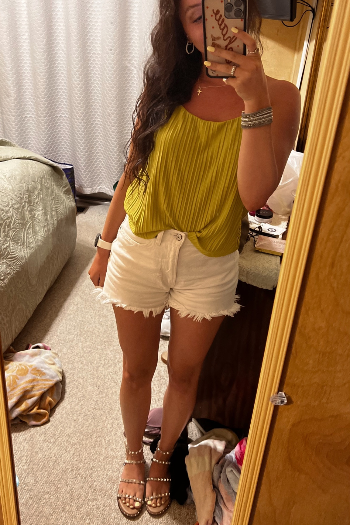 Excuse the messy beach room 

Obsessed with these tanks 

Shorts are old abercrombie!