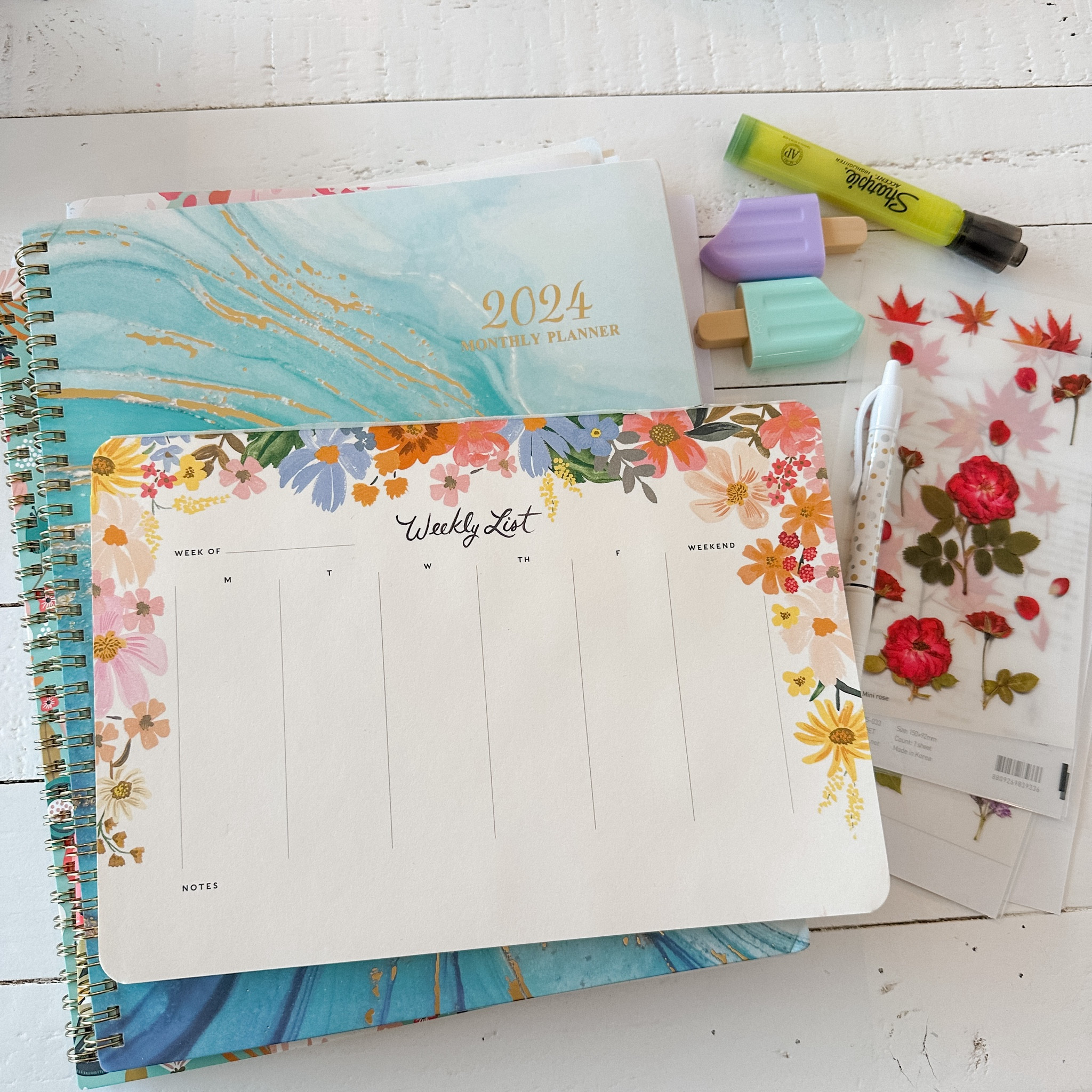 Does anyone else get SUPER excited for a new planner or is it just me? 😁🤓 #plannerlife #theliterarybookclub 

#LTKhome