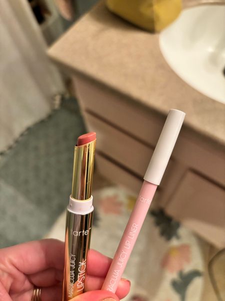 I finally found a lipstick & lip liner combo that looks good!! The perfect lip combo! Tarte lipstick and lip liner combo!

-lipstick in color: rose
- lip liner: soft pink

#LTKbeauty