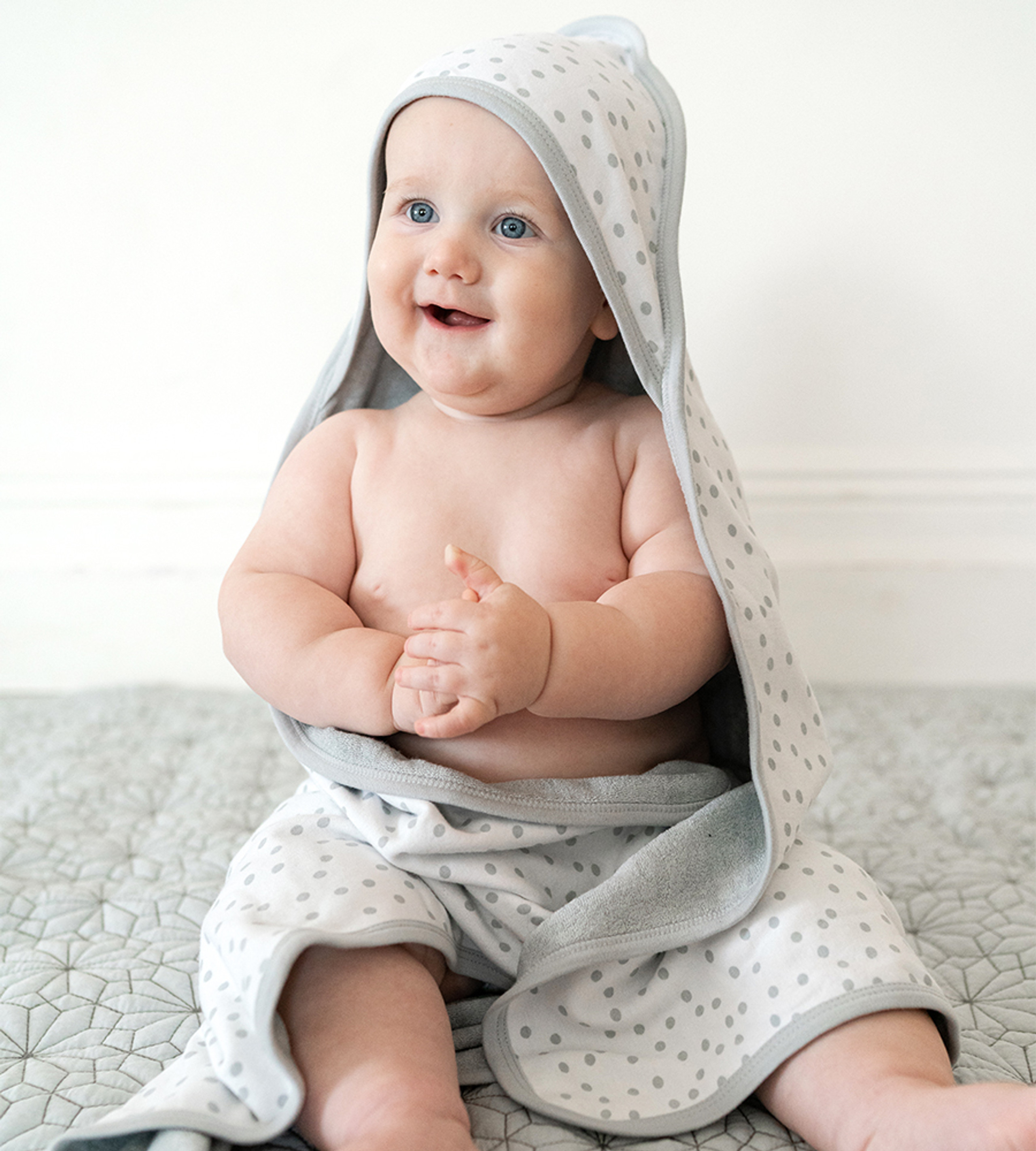 Bamboo Terry Hooded Towel - Dot Dreamy White | Cariloha