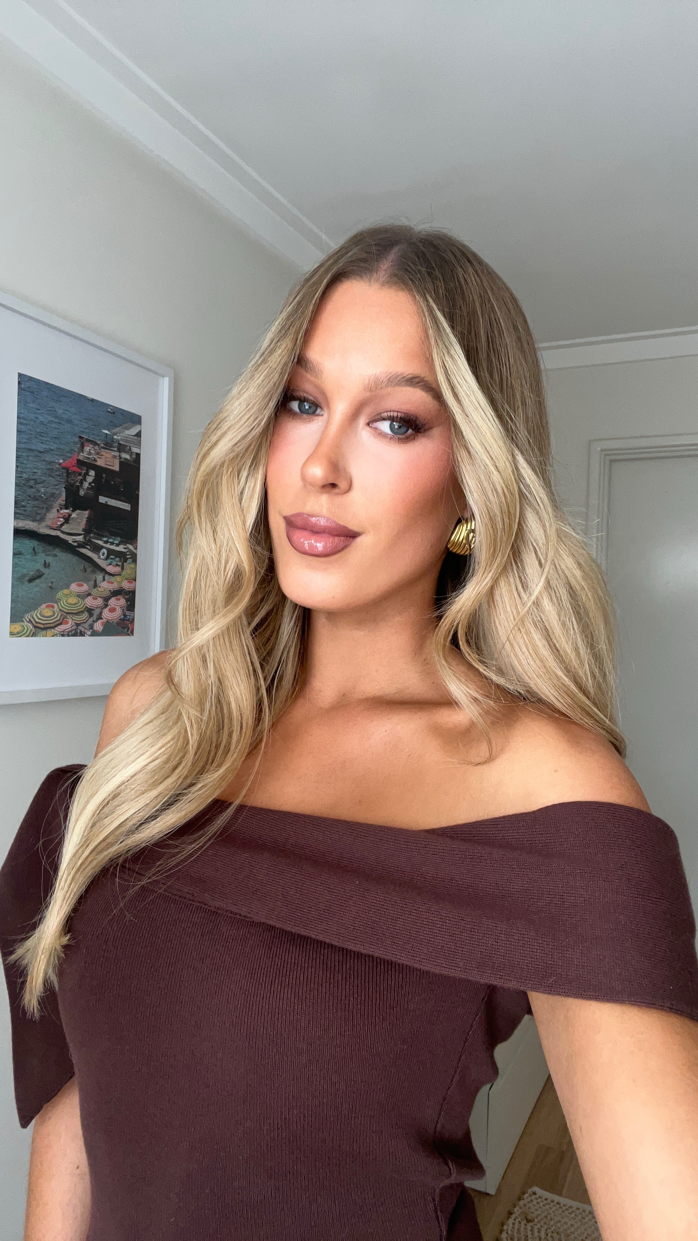 Brown outfit & large makeup combo > 

#LTKdresses #LTKwinter #LTKaustralia