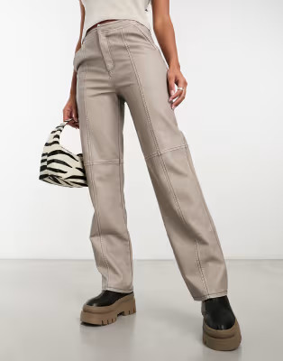 ASOS DESIGN - Smalle broek van imitatieleer in distressed beige | ASOS (Global)