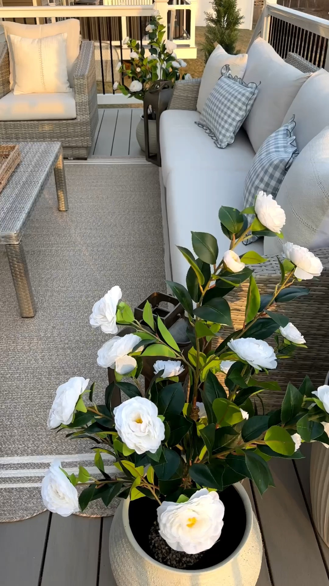 The most realistic uv resistant outdoor florals! 
#outdoordecor #patiodecor #springdecor #springflorals #outdoorflorals #fauxflorals #amazon


#LTKSeasonal #LTKHome