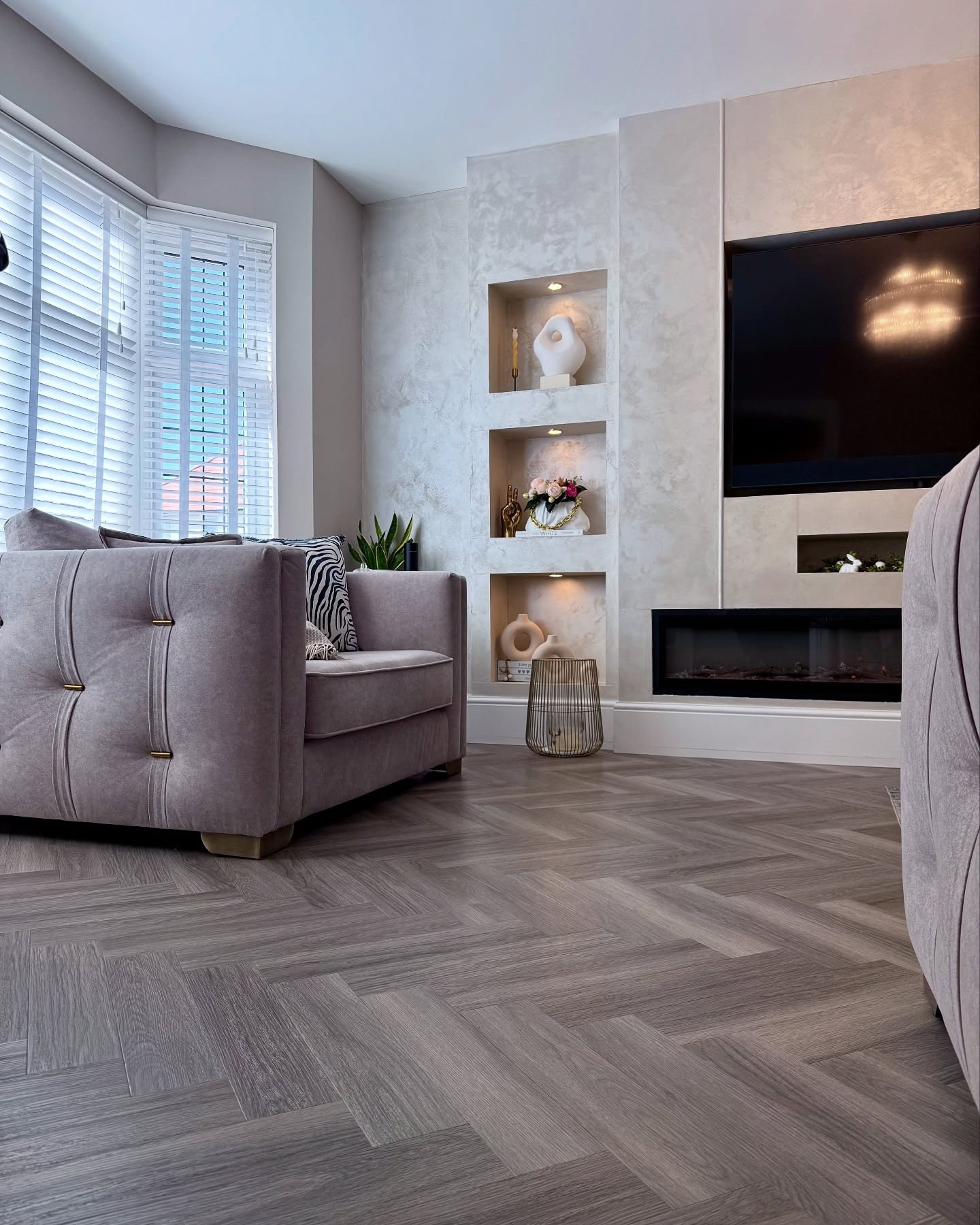 NEUTRAL HOME 🏡✨

So, based on comments on my recent post, some of you think my home is the definition of Millennial Grey 😆

But I’d say, don’t let the versatility of our wall paint fool you!

Cool Beans is the most perfect shade of neutral. I love how it transforms beautifully under different lighting 👌 @frenchicpaint themselves describe it as a “complex, pale and creamy taupe” and I couldn’t agree more! #hastobefrenchic 🤩

#swipeleft⬅️ to see what I mean! ✨

Would you go for a neutral tone or Millennial Grey in your home decor? Let me know below! 👇✨
•

Aff - linked in highlights 

•
•
•
•

#CozyVibes #LivingRoomGoals #NeutralInteriors #HomeDecorLover #InteriorInspo #HouseToHome #FrenchicPaint #NeutralPalette #HomeAesthetic #ModernLivingRoom #HomeInspo 	#LivingRoomDecor ￼ #LivingRoomDesign ￼#LivingRoomInspo ￼#BedroomDecor #BedroomInspo #KitchenDecor #BathroomDecor #HomeOfficeDecor #DiningRoomDecor #EntrywayDecor