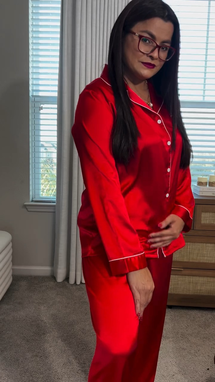 Satin dreams in red & green ✨🎄
and the cutest cotton set for cozy days 🤍
Holiday glow + cozy comfort…
Which one is your vibe this Christmas? 🎁

💬 Comment Shop and I’ll send the link straight to your DM!
@ekouaerofficial 

#Ekouaer #HolidayPajamas #ChristmasPJs #SatinPajamas #CottonPajamas #CozyVibes #ChristmasOutfits #HolidayStyle #FestiveLook #PajamaSet #CozySeason #EKOUAERpajamas #EKPJS