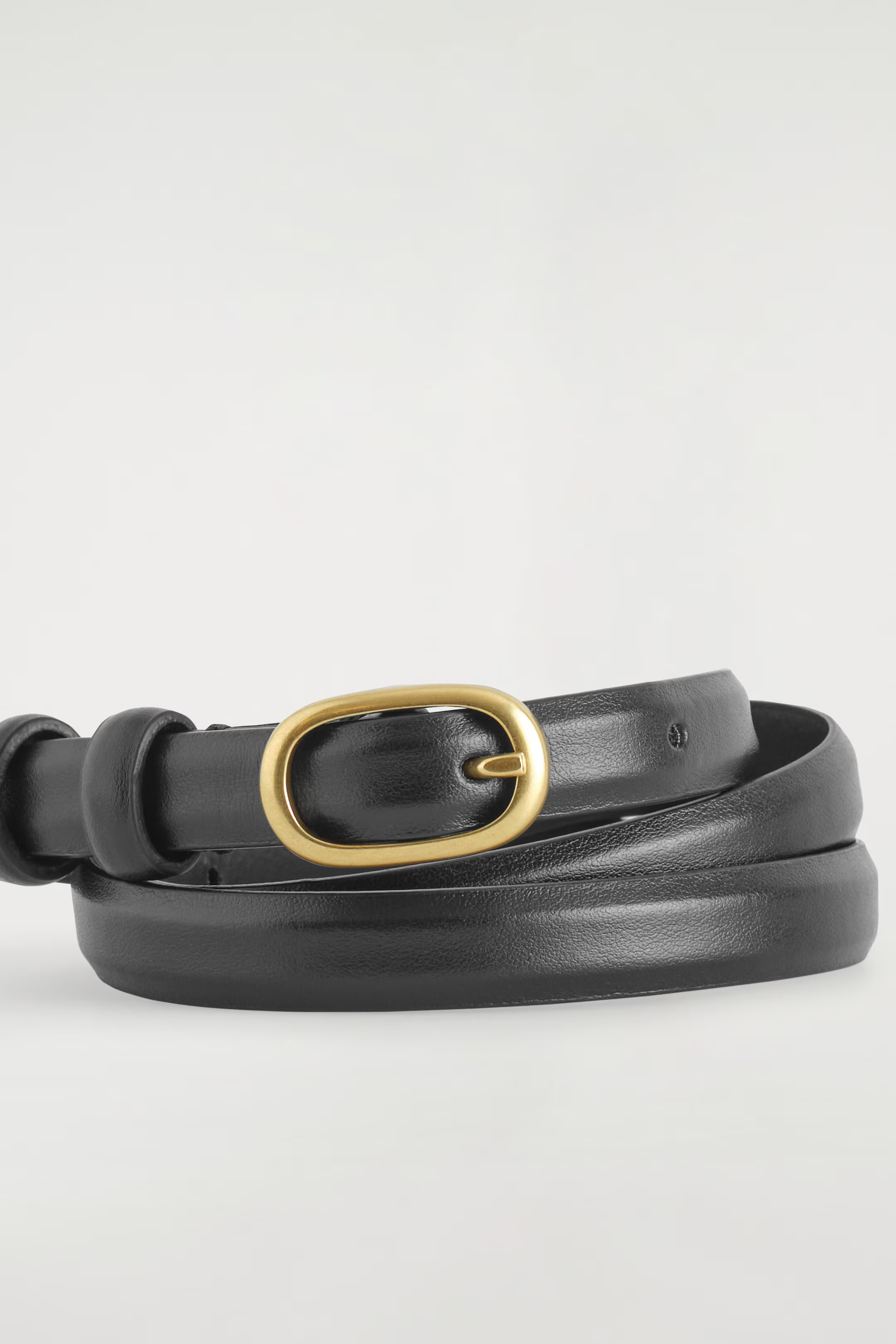 OVAL-BUCKLE SLIM LEATHER BELT - BLACK | COS UK