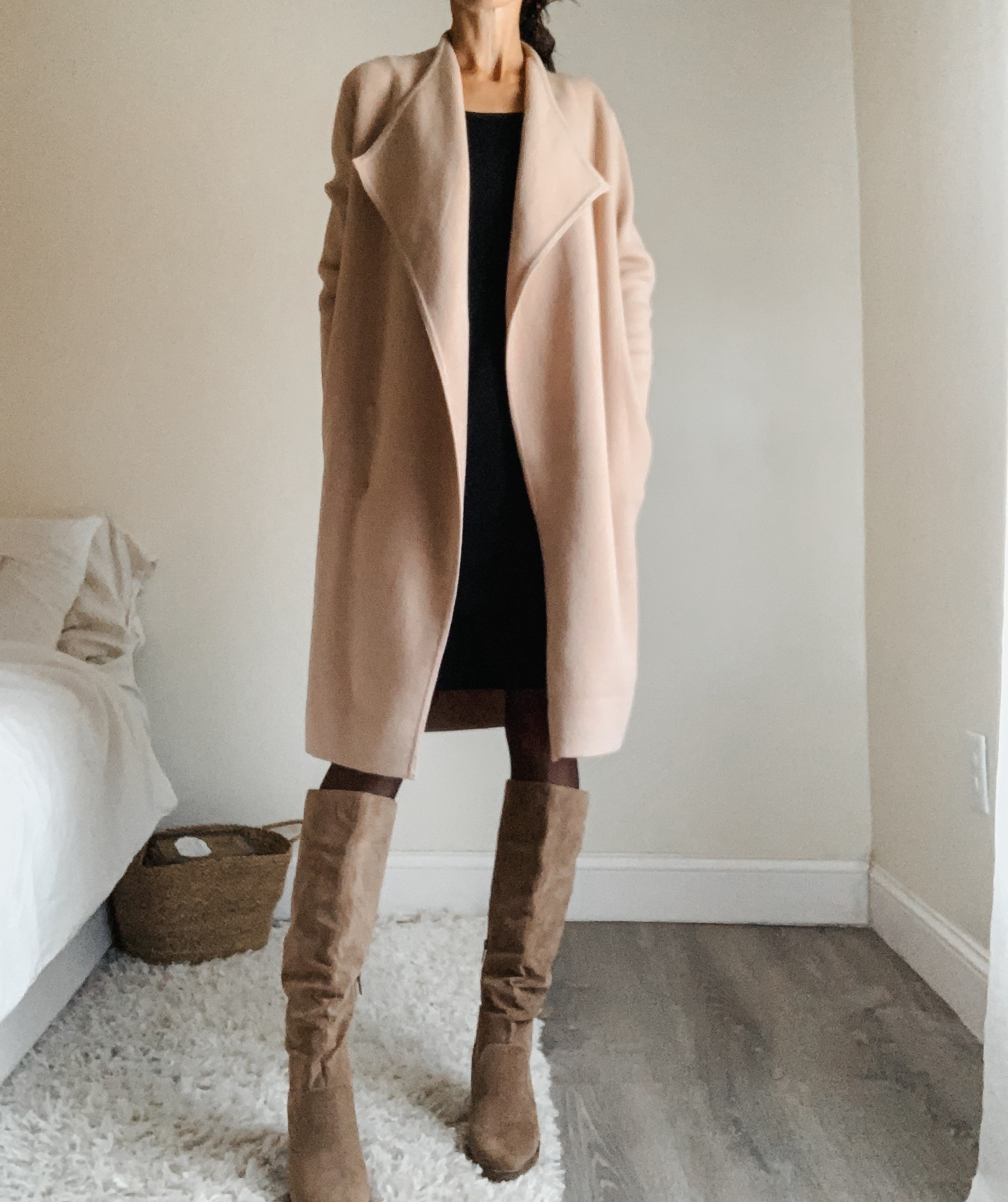Winter Outfit 🖤
Cozy coat 
Boots 
Fleece-lined tights 


#LTKootd