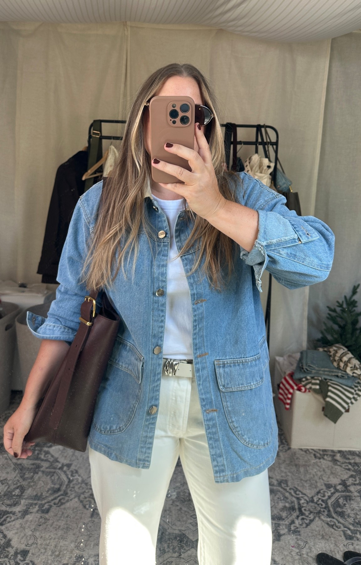 Levis white jeans and tee with denim barn coat

Utility jacket
Chore coat
Madewell bag
Leather tote

#LTKSeasonal #LTKxMadewell #LTKItBag