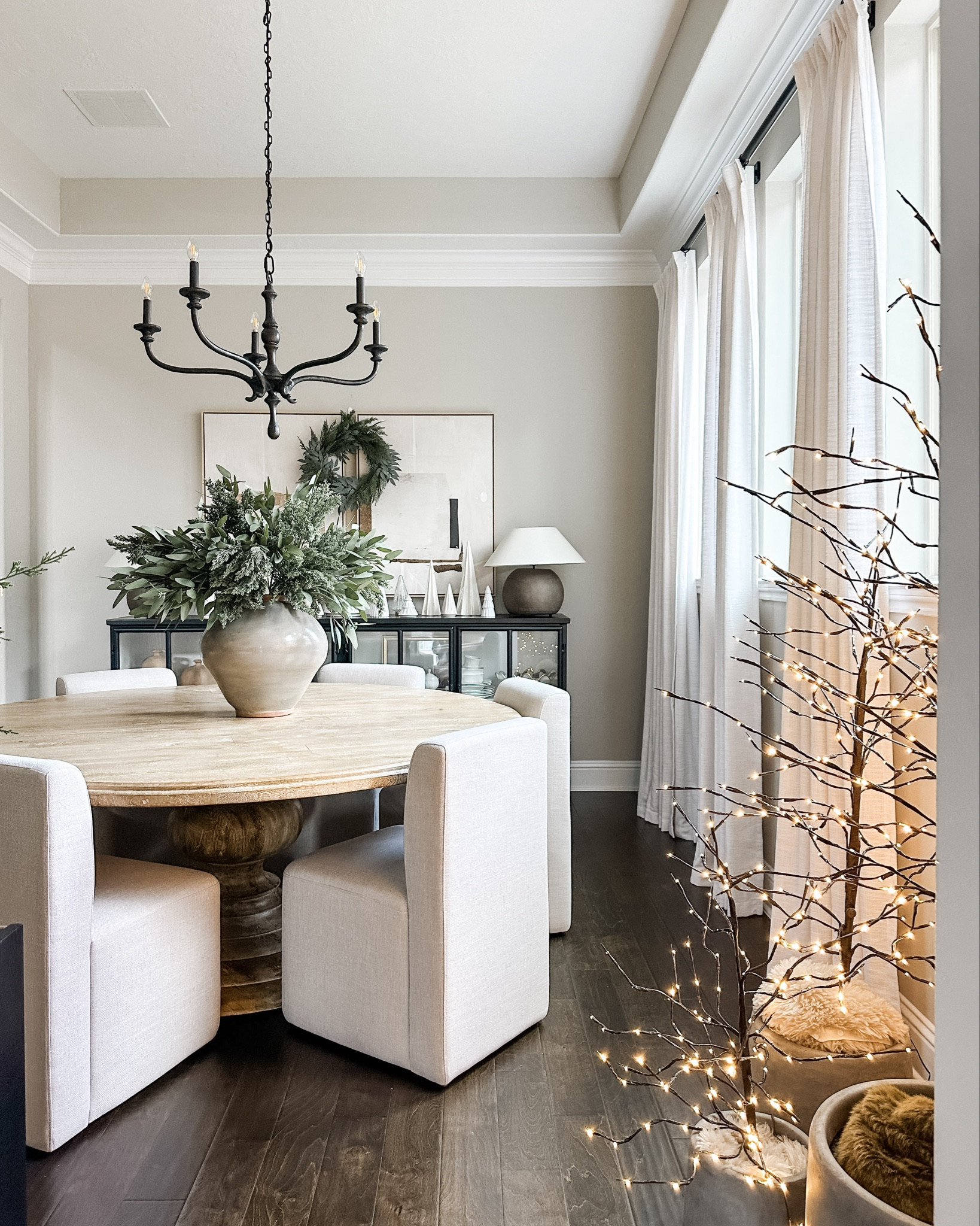 Holiday Eating Area

Holiday home  home decor  holiday decor  neutral home decor  neutral home  table decor  home decor inspo  home favorites  breakfast nook  breakfast table  centerpiece inspoo

#LTKHome #LTKSeasonal #LTKHoliday