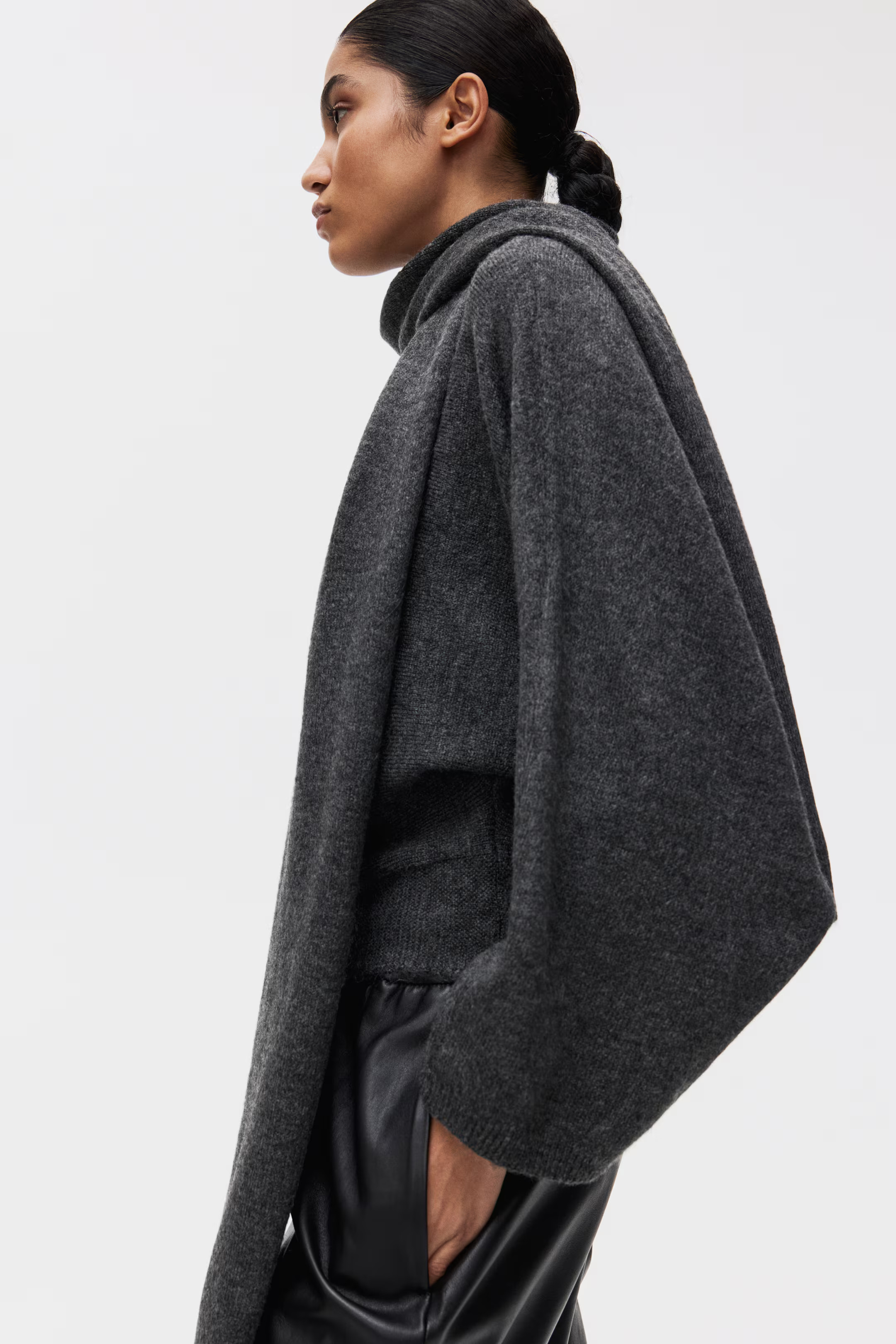 Oversized scarf-detail jumper | H&M (UK, MY, IN, SG, PH, TW, HK)