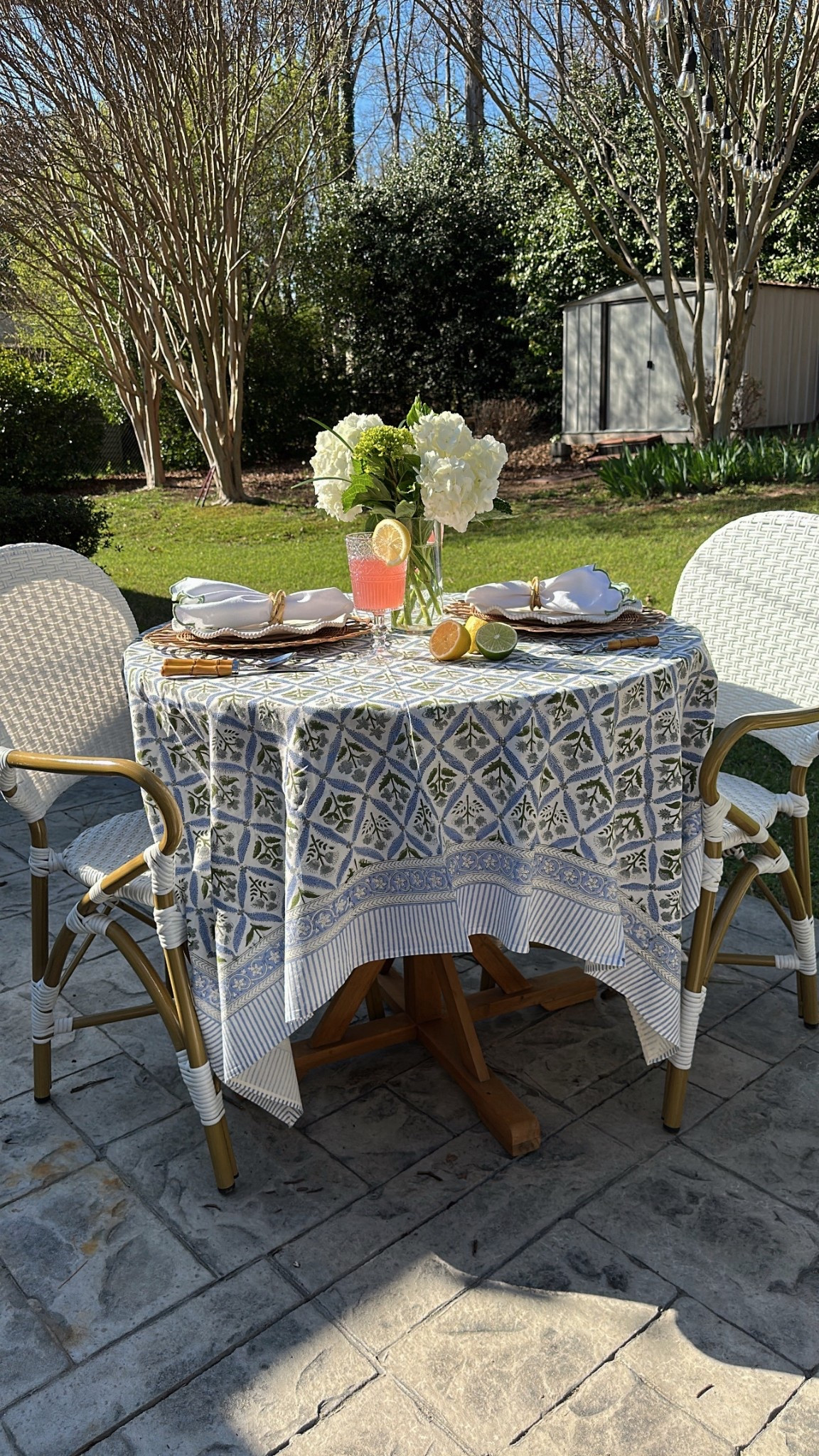 #ad outdoor entertaining tablescape! @Wayfair is my go to destination for outdoor entertaining! #wishyouwerehere #outdoor #wayfair #wayfairpartner