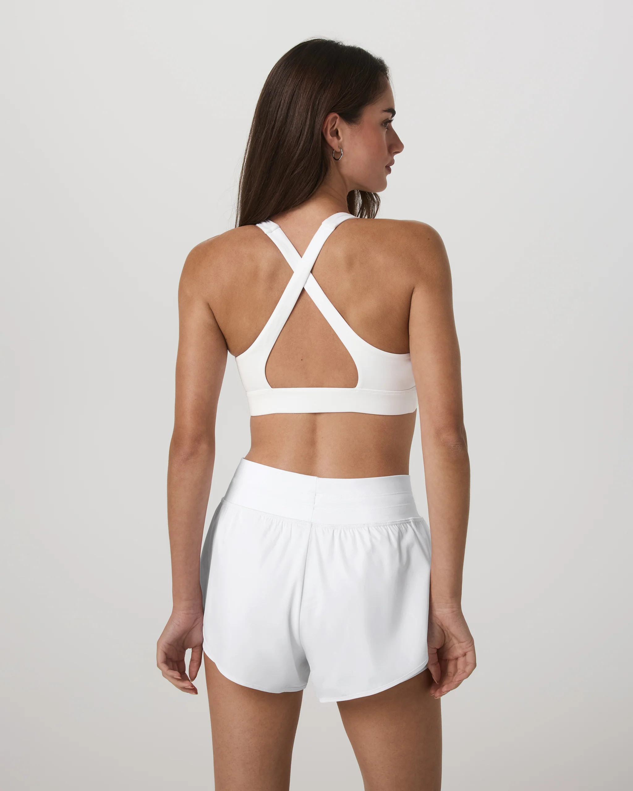 Daily Form Bra – Women's White Racerback Sports Bra – Vuori | Vuori Clothing (US & Canada)