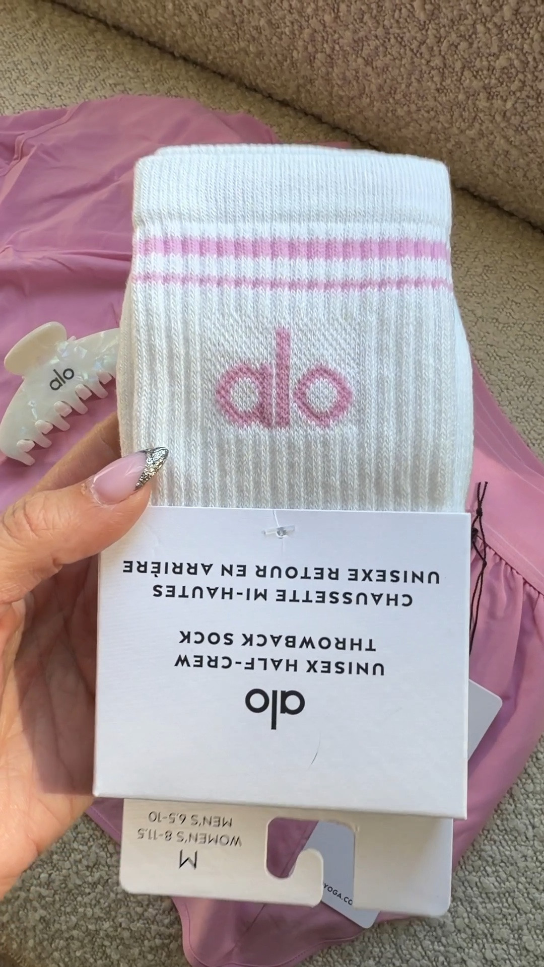 Alo yoga claw, clip, pink socks, shorts, fitness, lounge, casual, gym.

#LTKootd #LTKActive