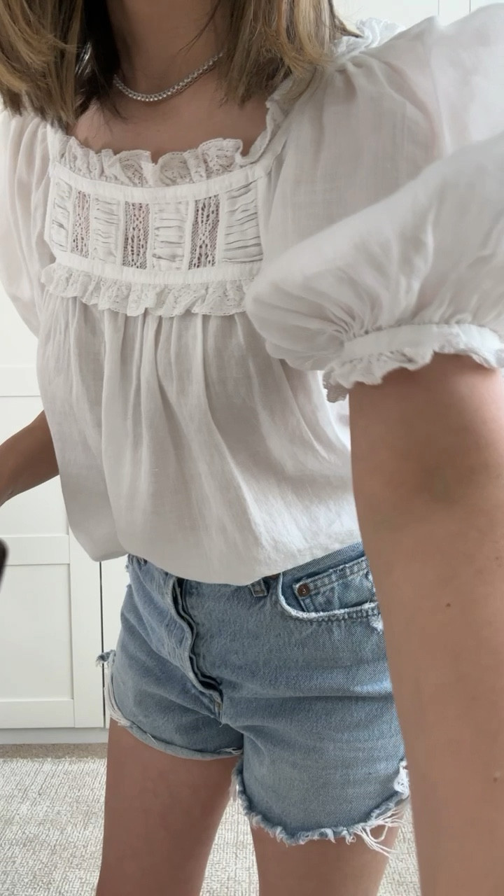 Cute Summer Tops. 

Wearing:
Doen top xs
AGOLDE Dee shorts 26
Madewell sandals 5 (old)
Celine sunglasses 
The Row tote small 


#LTKshoecrush #LTKstyletip #LTKitbag