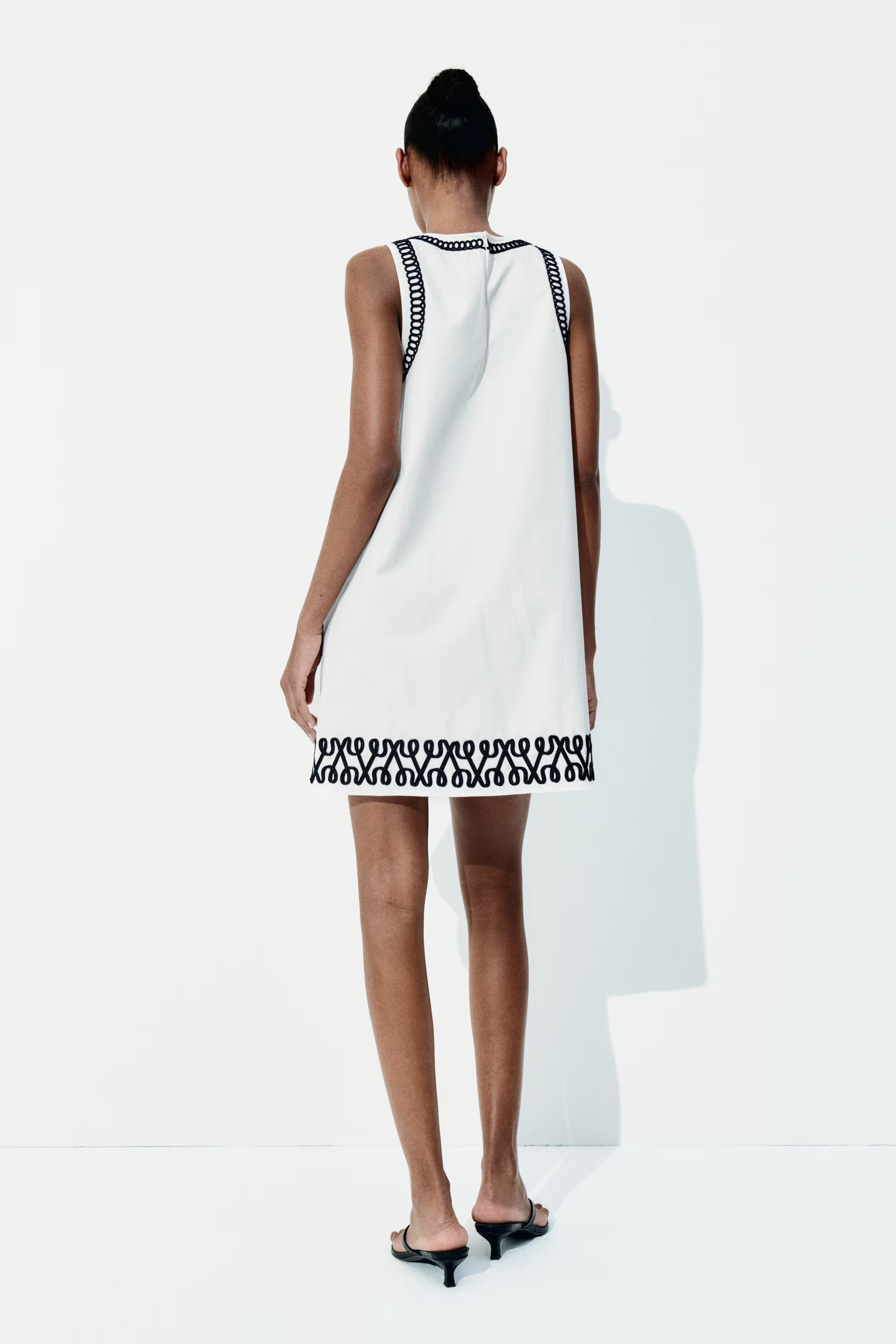 Embroidered Shift Dress | H&M (US + CA)