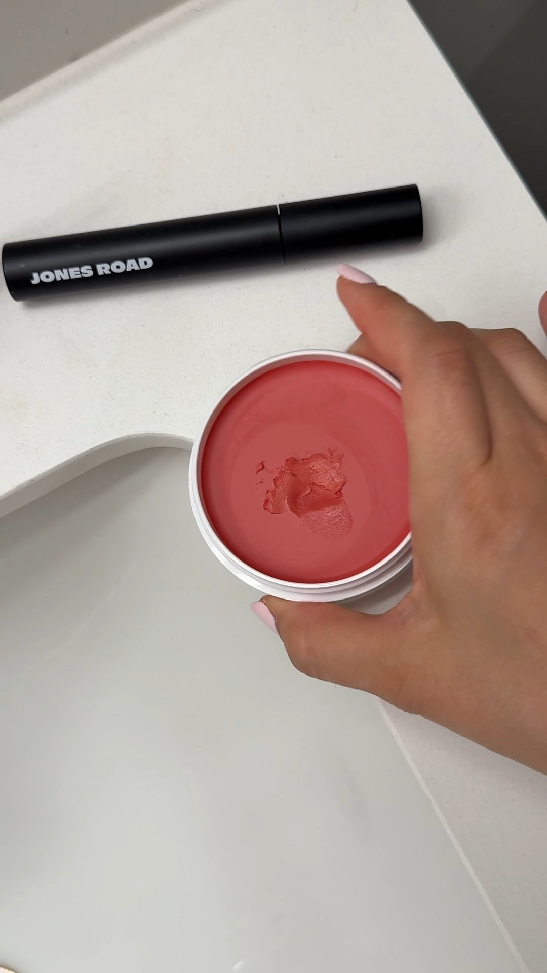 A minimal makeup look for a summer day out 

#LTKBeauty #LTKSummerEdit