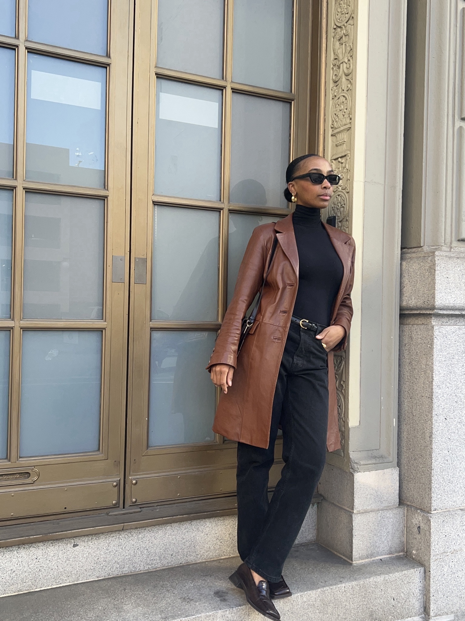 vintage leather jacket, black turtle neck, black thin belt, brown purse, brown loafers. daily look, outfit inspo 