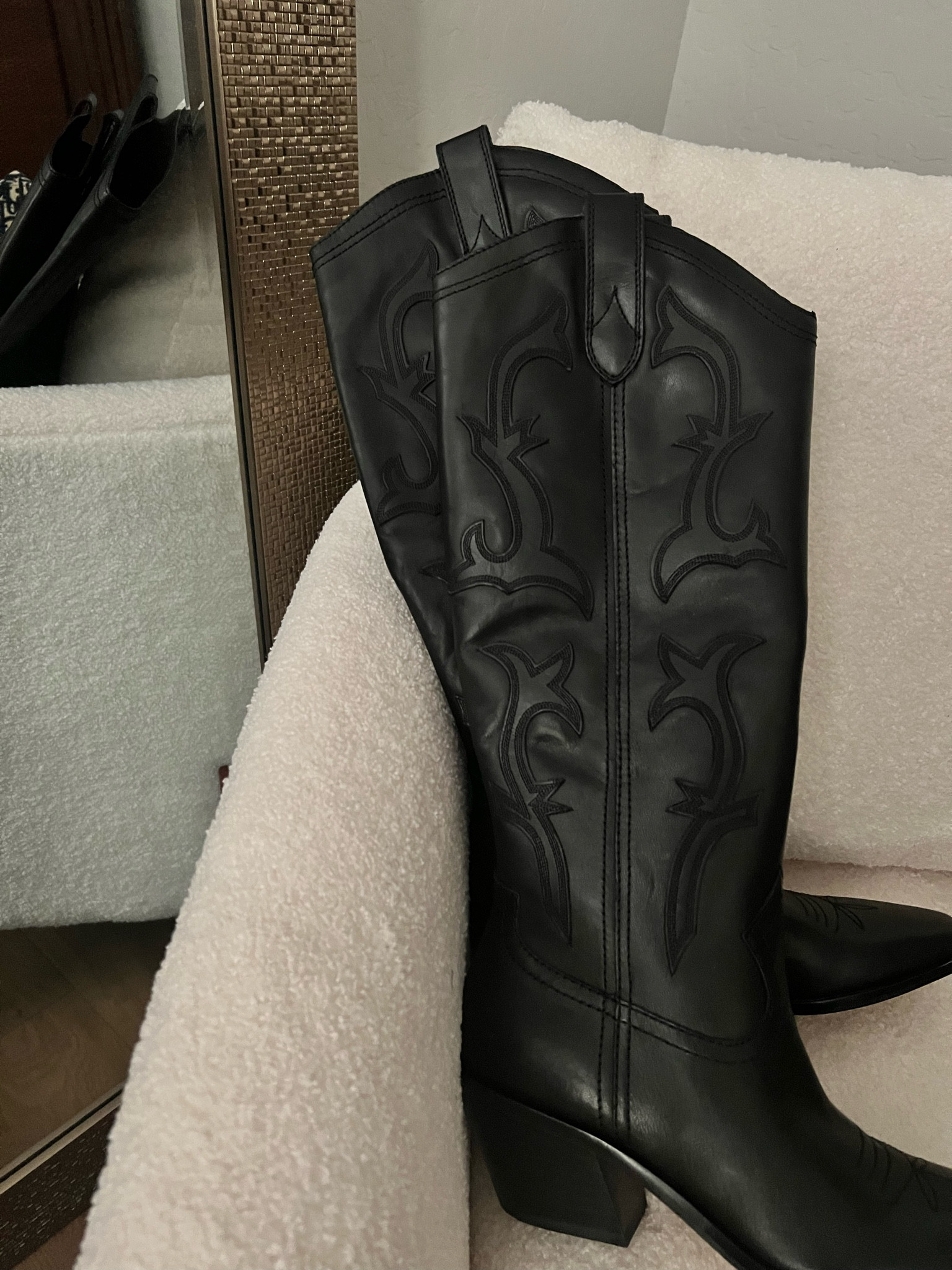 Boot so good, this colorway is already sold out from the Nordstrom sale 😱 shop similar here!

#LTKFind #LTKxNSale #LTKshoecrush