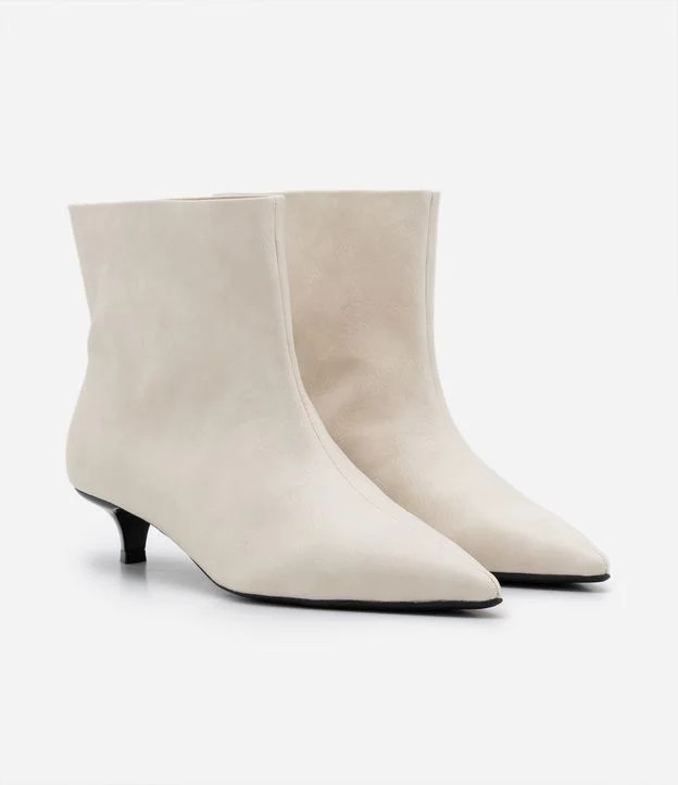 Bota Cano Médio em PU com Salto Kitten Heel Off White | Renner (BR)