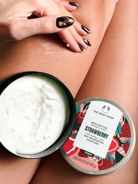 Nourishing my skin with the sweet scent of strawberry thanks to thebodyshop body butter! Don't miss out on the Happy Haul-liday Sale at @ultabeauty to snag this must-have. #ad #Ultabeauty #SkincareEssentials #SelfCareSunday


#LTKHoliday #LTKstyletip #LTKbeauty