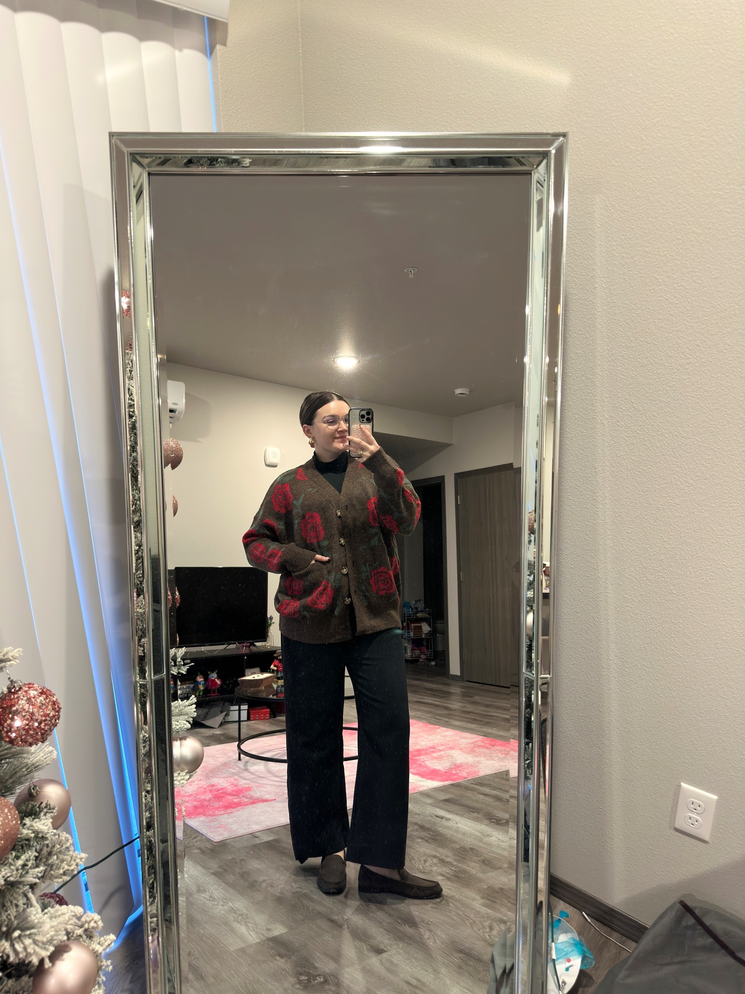 Cozy work outfit for a busy day at the office! I love this cardigan for nights like this!

I’m wearing a M bodysuit, L cardigan, size 31 pants and size 9 loafers 

#LTKootd #LTKWorkwear #LTKMidsize