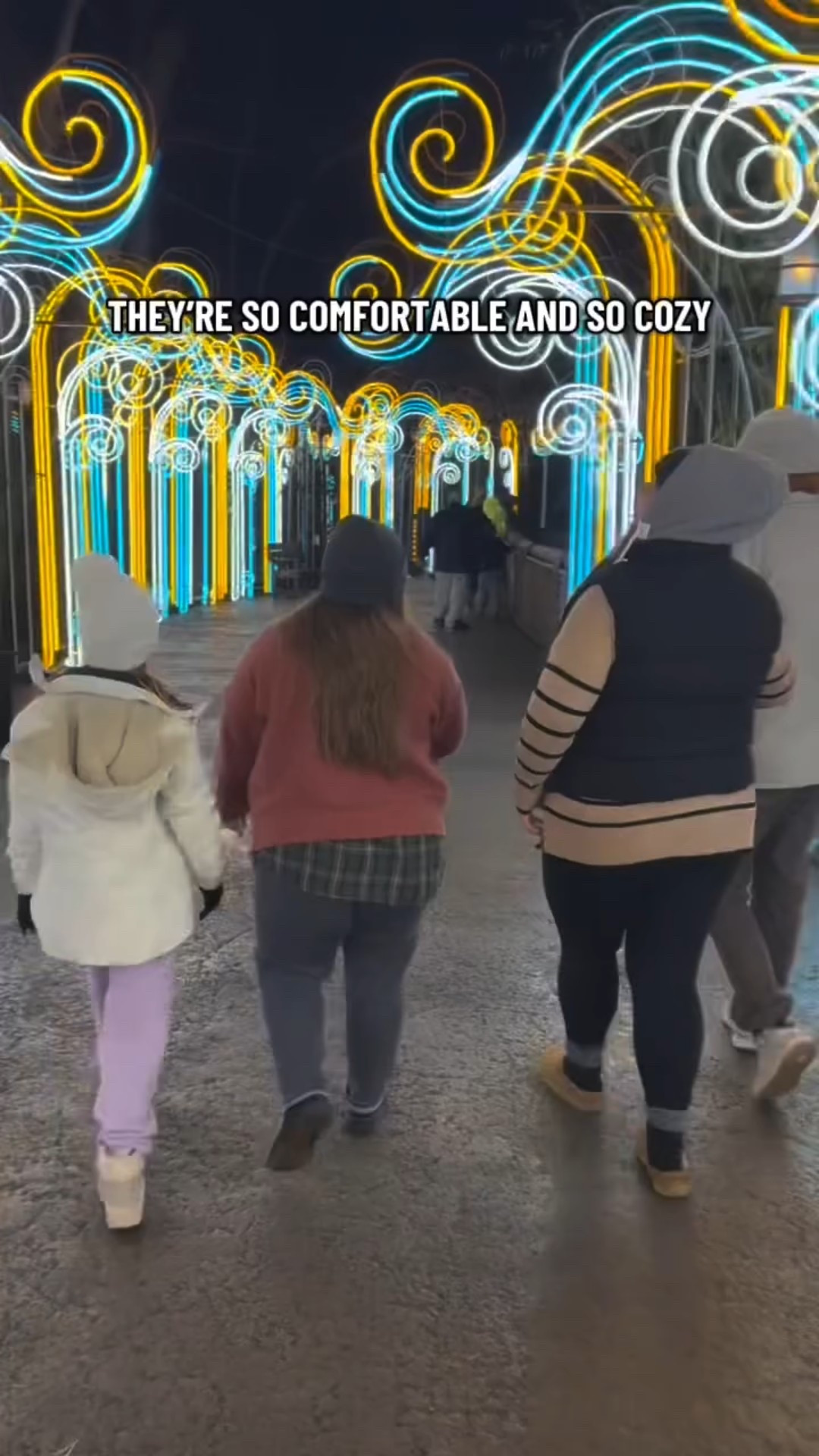 When you’re at the zoo and your SIL asks you if your fleece lined leggings are in your storefront 😂🔗👇🏼 

We were cracking up being so silly but also I was the only one who didn’t have popsicle legs so ✨💁🏻‍♀️😘

#LTKPlusSize #LTKHoliday