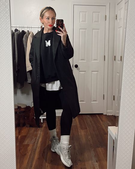 Black and white casual midsize outfit for running errands
.
.
.
#blackandwhite #casualootd #midsizeoutfits #weekendwear #commense #adidasastir 

#LTKshoecrush #LTKmidsize #LTKstyletip
