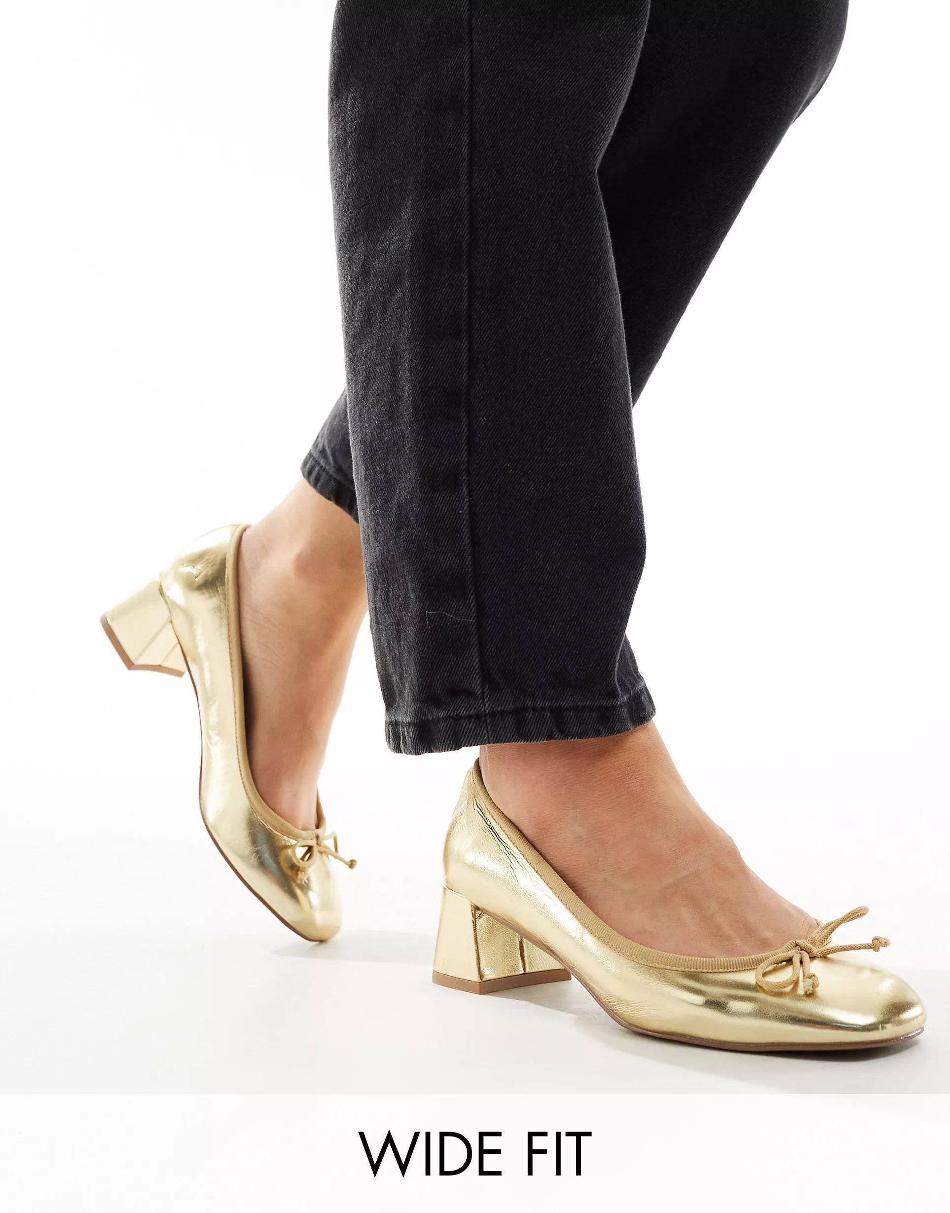 ASOS DESIGN Wide Fit Steffie bow detail mid block heeled shoes in gold | ASOS (Global)