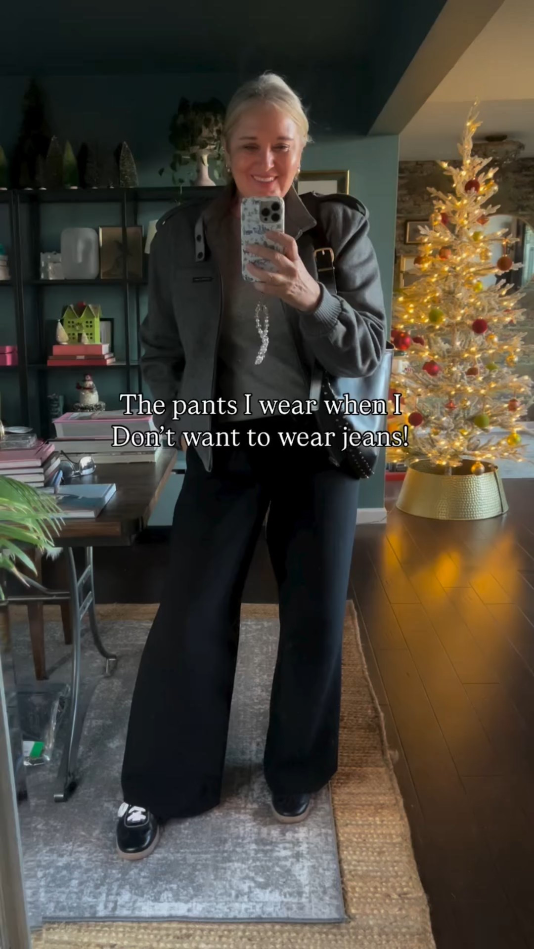 The pants I wear when I do t want to wear jeans! Comment SHOP for links! 

These pants are FANTASTIC! They don’t wrinkle, look great dressed up or down, perfect for travel, casual or the office!

Aritzia, Madewell, Quince