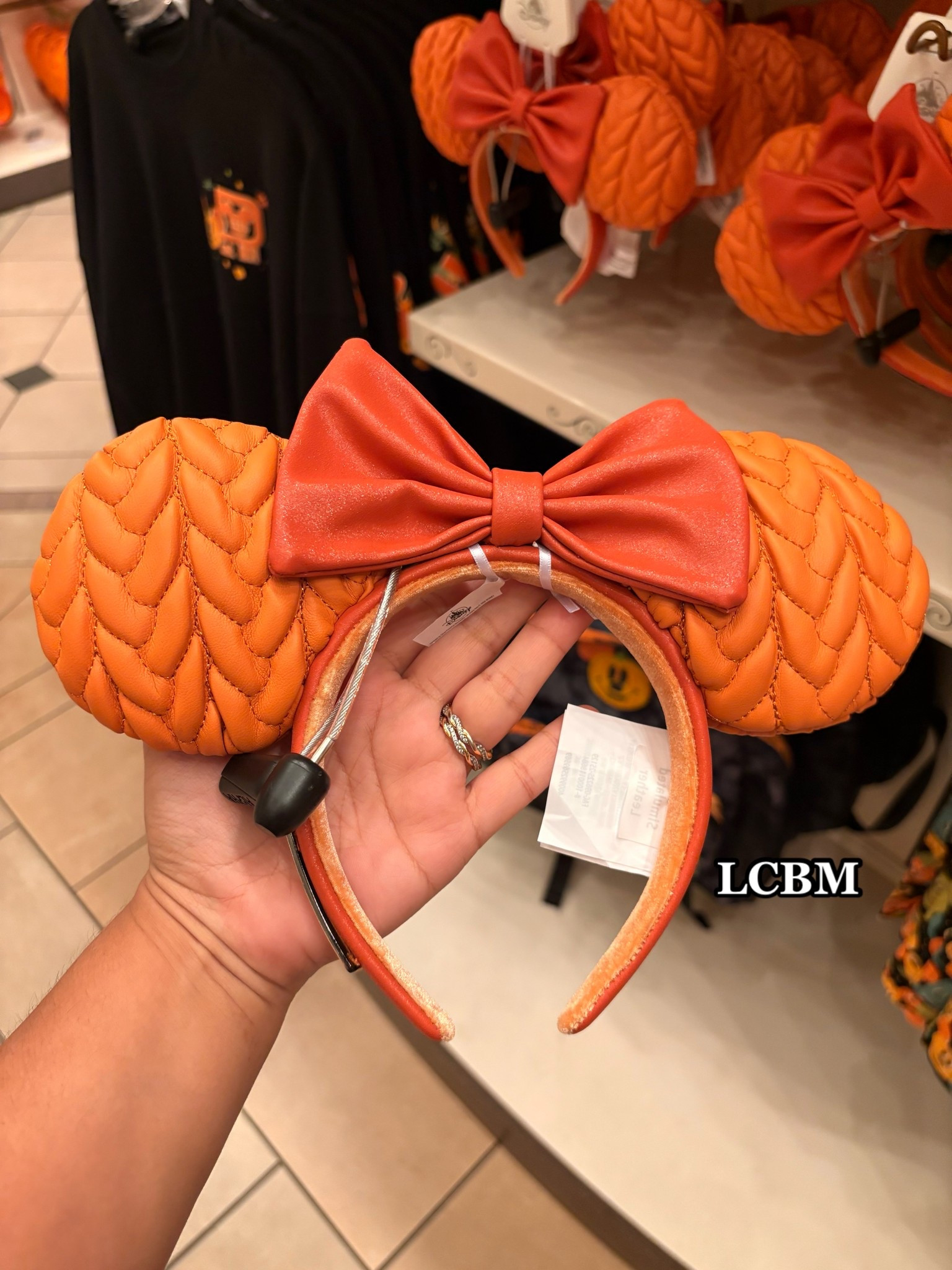 #minniemouse #pumpkinspice #headband #loungefly #disney #shopdisney #waltdisneyworld #orange #halloween

#LTKSeasonal