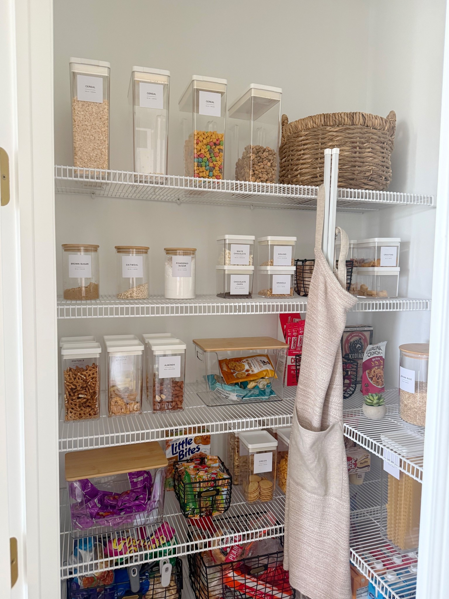 My pantry makes me happy when organized!! Honestly though it’s so much easier for you and your kiddos to find things!! 

#cabinetorganization #shelforganizer #shelfstorage #homeorganizers #kitchenstorage #pantry #pantryorganization #foodstorage #foodcontainers #baskets #foodlabels #kitchen #kitchenorganization #hangingfruitbaskets #springcleaning #amazon #target



#LTKHome