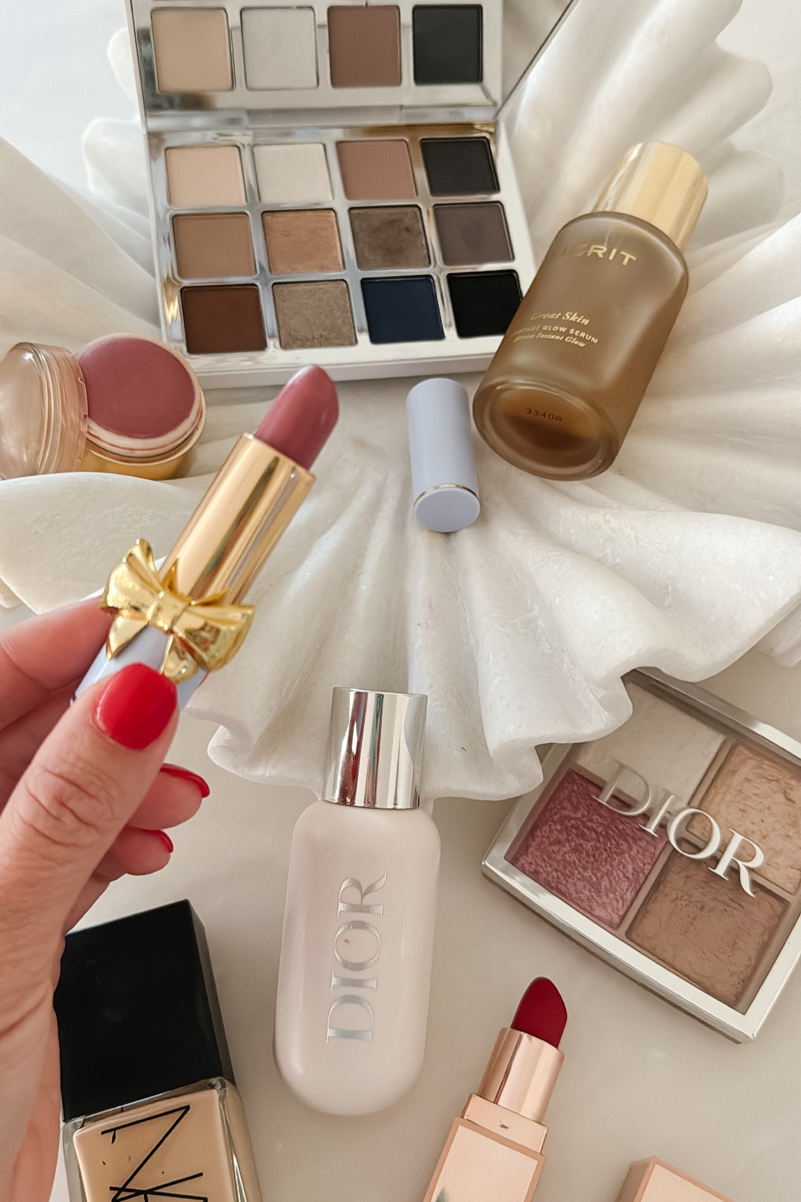 I’m absolutely obsessed with the new Makeup By Mario palette from @sephora! This is my go-to for holiday parties, date nights, and any special occasion—it’s truly stunning. I’m pairing it with last fall's fave Merit blush and my all-time favorite mauvey-nude lipstick from Pat McGrath Labs.
💄 #SephoraPartner #ad #SephoraHaul PS: If you haven't already, join Sephora's Beauty Insider program to unlock exclusive perks with your purchases!


#LTKBeauty #LTKHoliday #LTKOver40