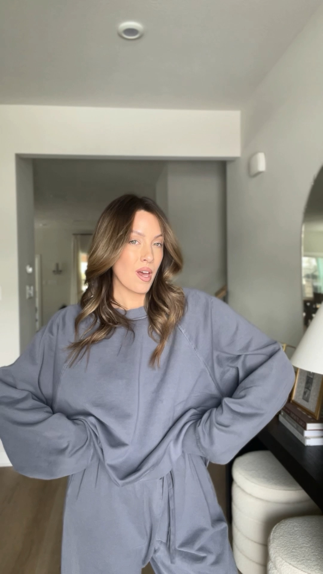 H&M sweatsuit in the color blue grey

Top: L
Bottoms: XXL

comes in more colors! #loungewear #comfyset #loungeset #momoutfit