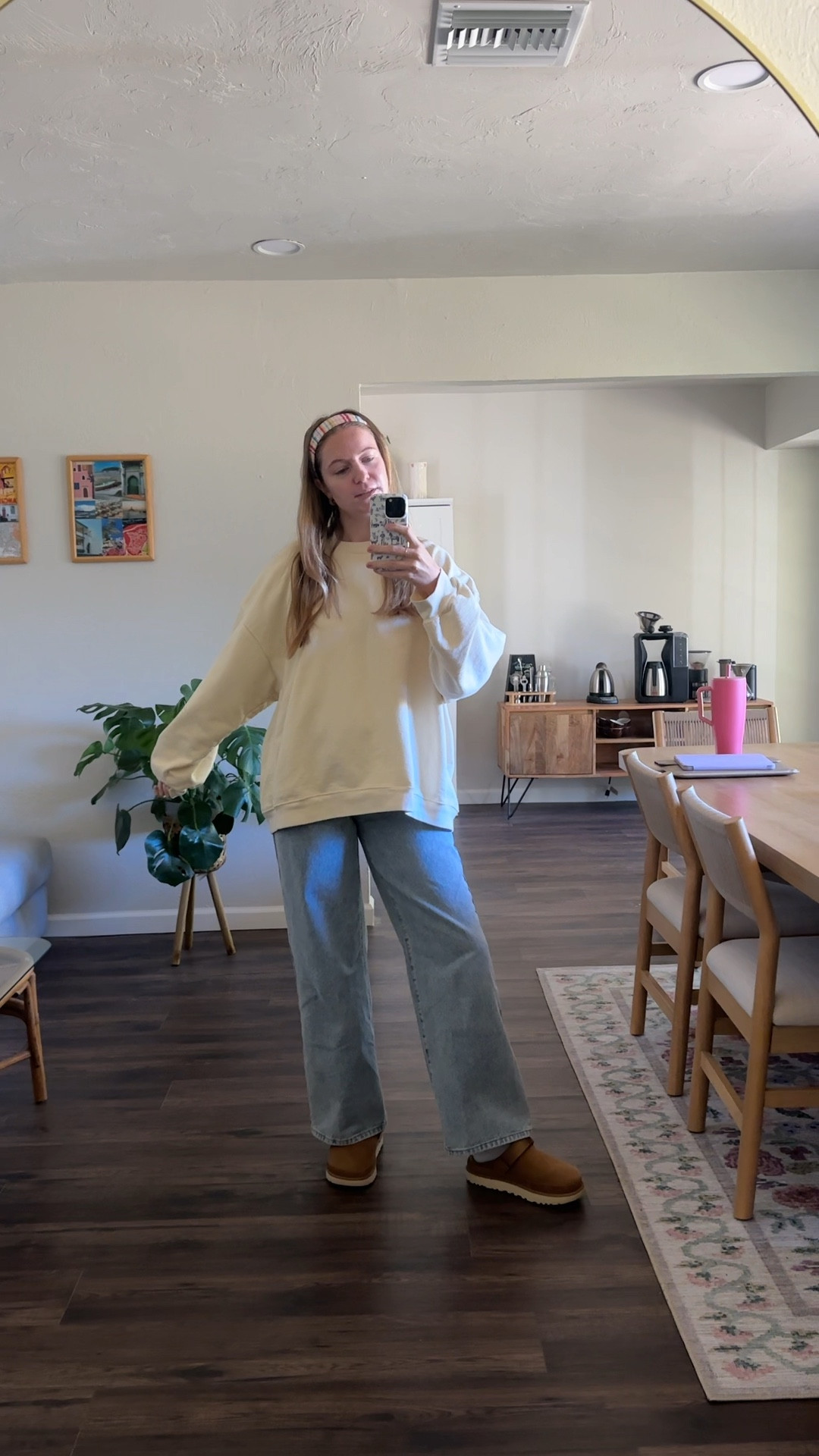 Oversized crewneck 🤝 baggy jeans