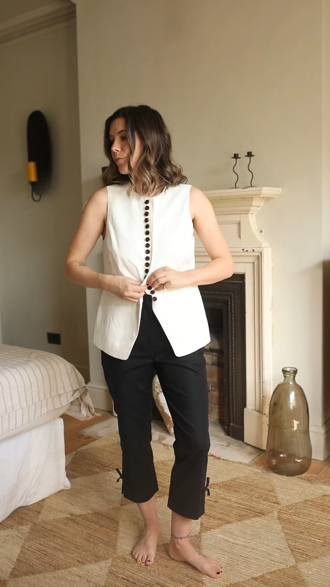 ad the new in at @mintvelvet is coming in hot for Summer!☀️Think crisp linens, light embroidery, lots of crochet and cute florals.. all the details that make summer dressing feel a little more considered. The button down waistcoat and capri pants though!? 😮‍💨 