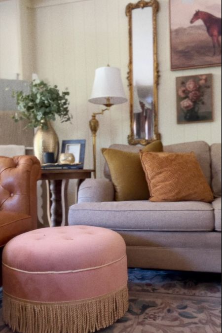 Vintage Style living room makeover is done! ✔️ 
It’s cozy and welcoming just as I’d hoped!

#amazonhomefinds #amazonhome #amazonhiddengems #founditonamazon #amazondeals #amazonmusthaves
#vintagestyehomedecor #vintagehomedecor

#LTKHome