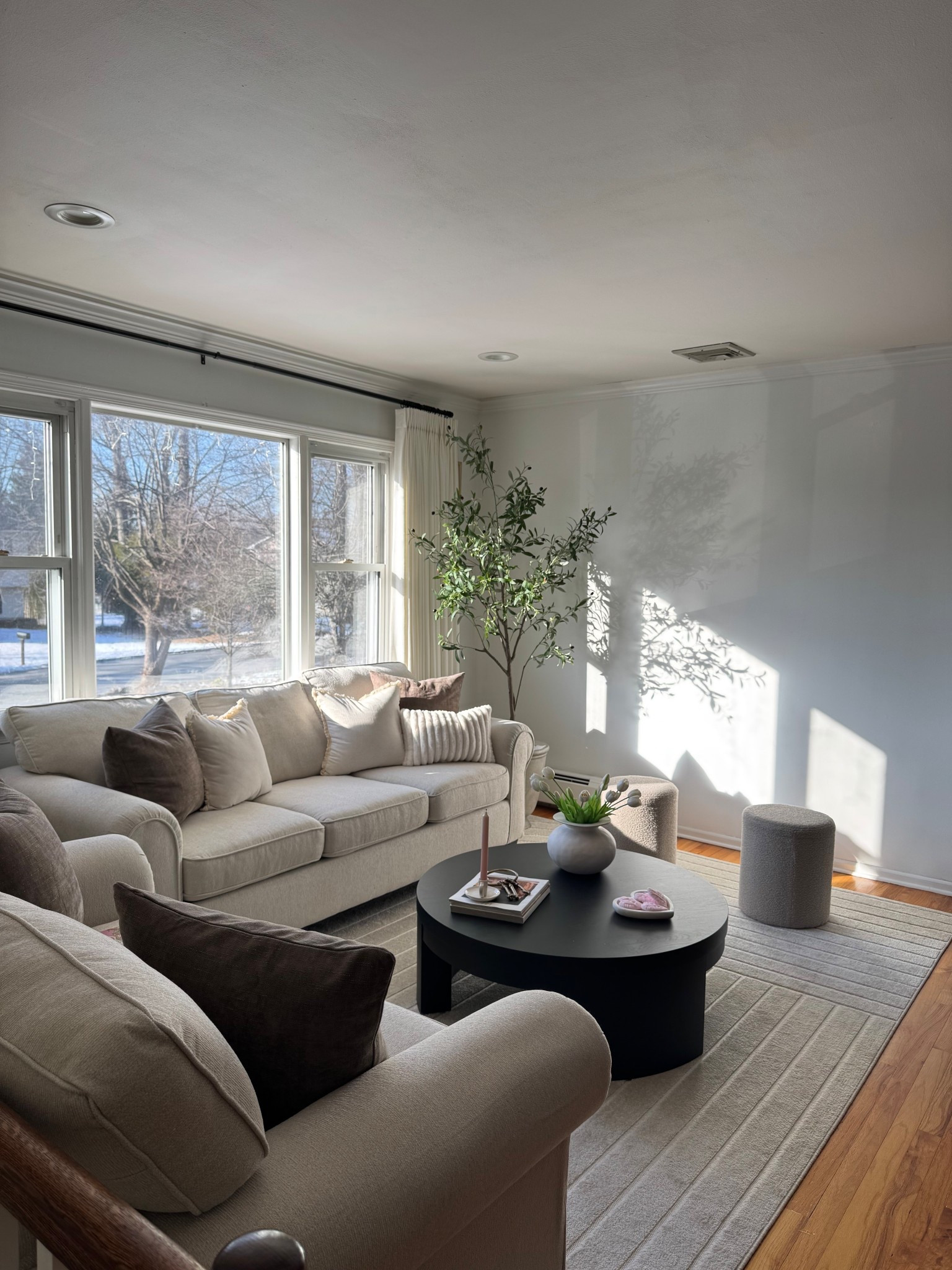 🤍 Grateful for this home, this peace, and God’s blessings ✨🙏🏻

Trusting God that this winter storm 🥶 starting tomorrow will be gentle and not as strong as the previous ones 🙏🏻
May God watch over and protect everyone living on the East Coast 🤍🙏🏻.

#HomeStyling
#WarmAndCozy
#HomeSweetHome
#FaithOverFear
#GodIsInControl
BlessedHome
PrayingForTheEastCoast
WinterVibes