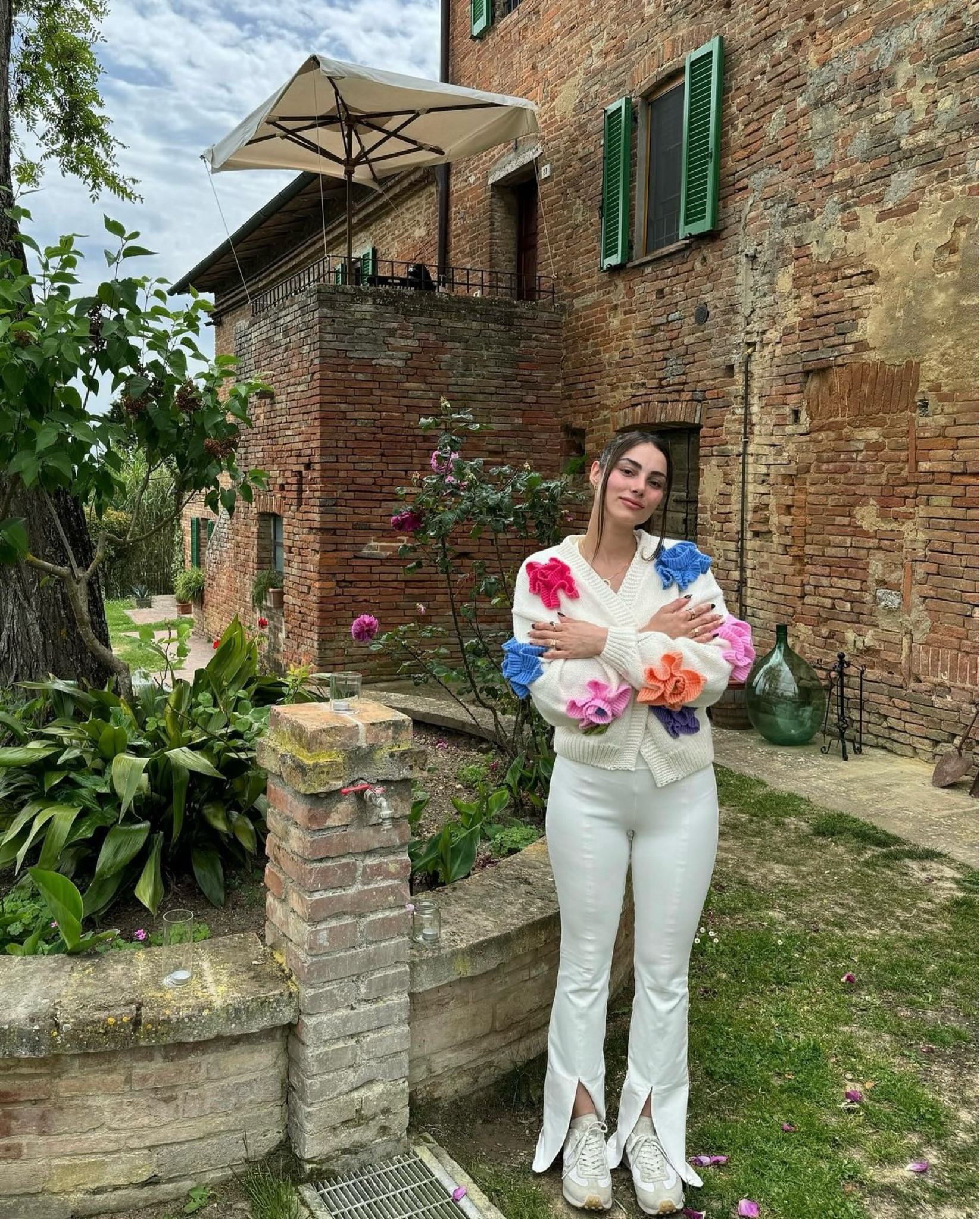 The cardigan is from mure and grand I can’t link them on here 


,white yoga pants, white cream sneakers, 

#LTKStyleTip