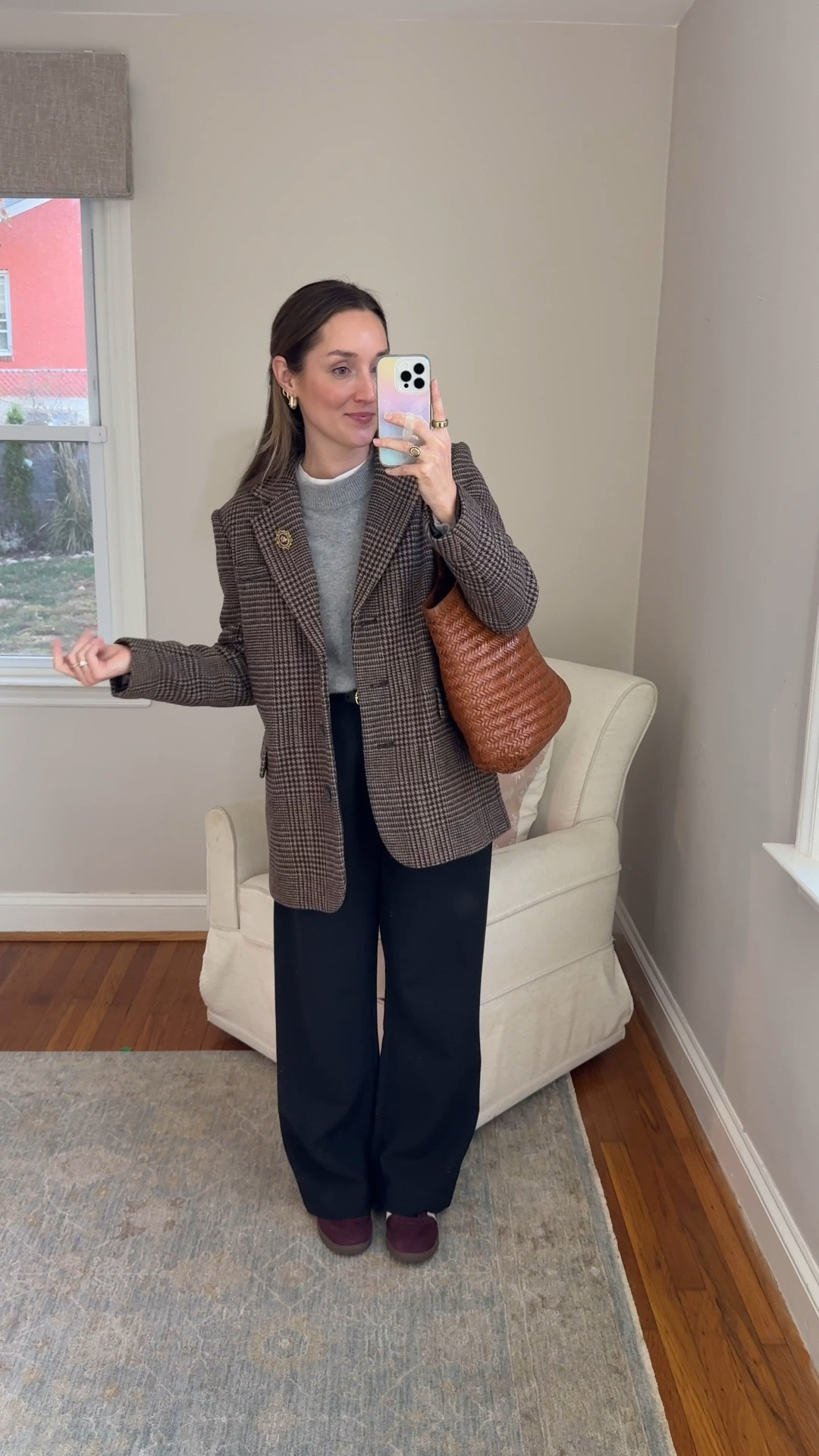 It was finally cold enough to wear those gap blazer that I’m obsessed with! I’m wearing a size XS. I would size down one size, it is very oversized. It is also much more like a coat than a blazer. Wearing a size small in the Quince sweater.