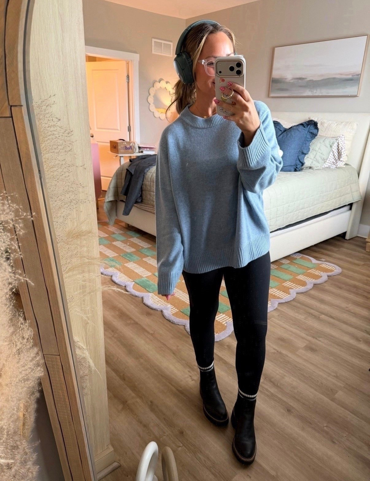 The easiest winter outfit idea: an oversized sweater, warm leggings, and the comfiest boots. ❄️🖤
This is my go-to for school drop-off, errands, or just staying cozy all day.
Linking the exact sweater, leggings, boots, and headphones in my LTK!