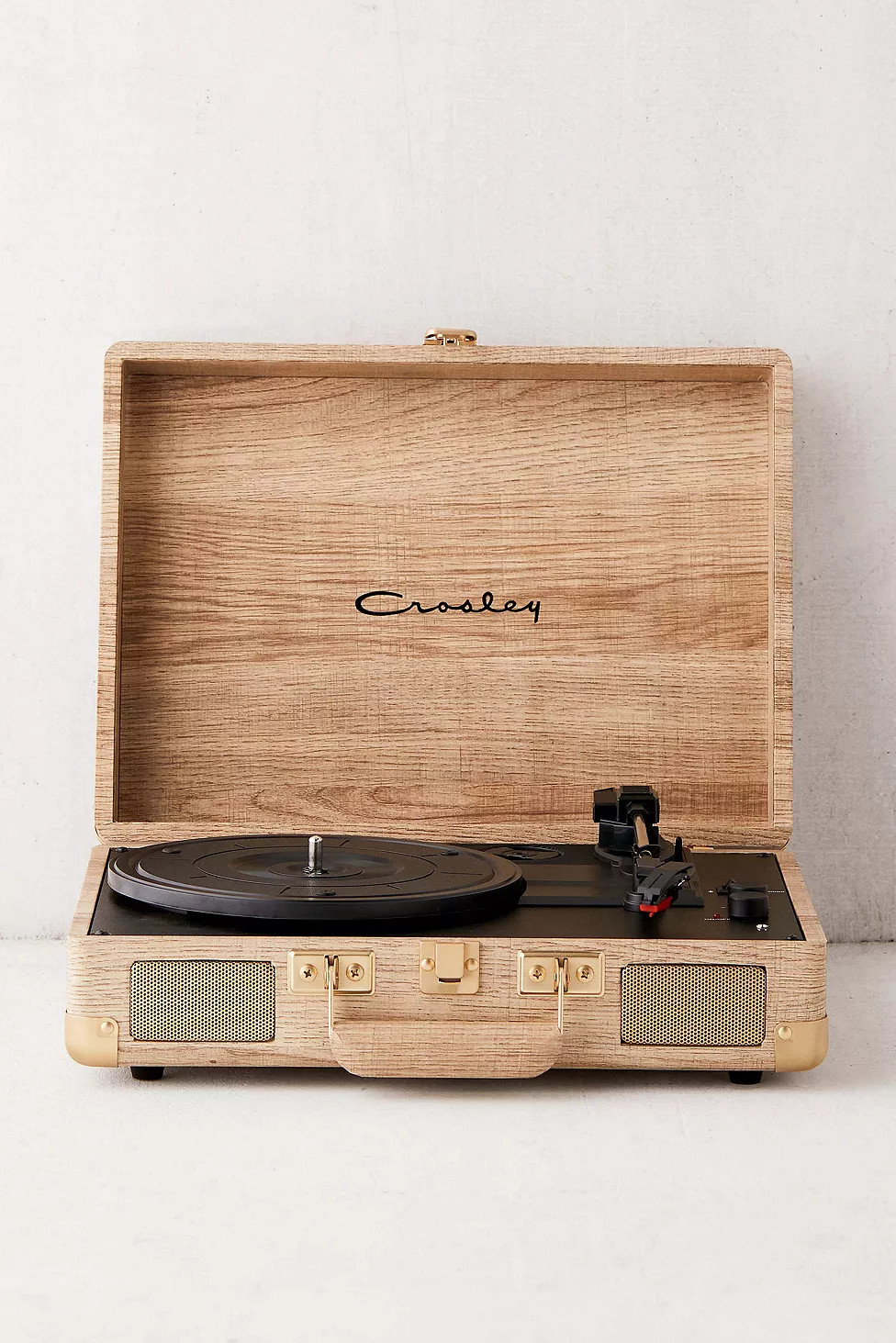 Crosley UO Exclusive Wood Voyager Record Player With Bluetooth Input & Output | Urban Outfitters (EU)