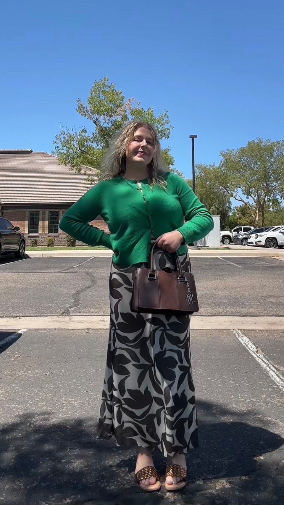 obsessed with this trending kelly green cardigan for a easy pop of color 💚

#LTKSaleAlert #LTKFindsUnder50 #LTKFindsUnder100