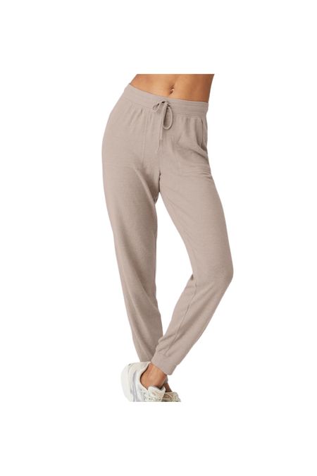 Weekly Favorites- Sweatpants Roundup - February 12, 2023 #sweatpants #joggers #womensweatpants #womensloungewear #loungewear #comfyclothes #wfh #cozy #everydaystyle #winteroutfit #womensfashion #ootd

#LTKSeasonal #LTKstyletip #LTKFind