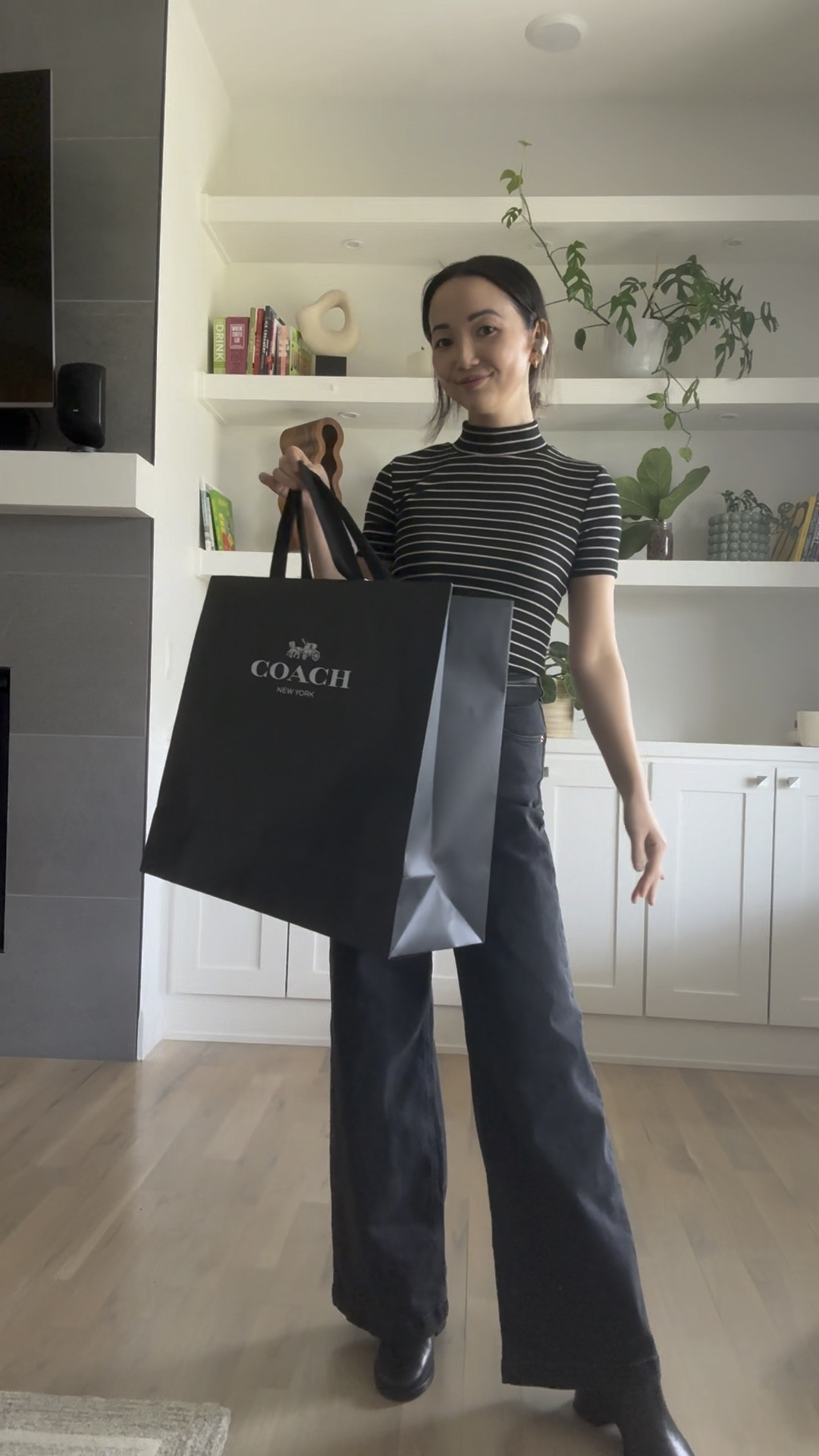 Work outfit, wide jeans, fall jeans, dark wash jeans 

#LTKSeasonal #LTKVideo #LTKWorkwear