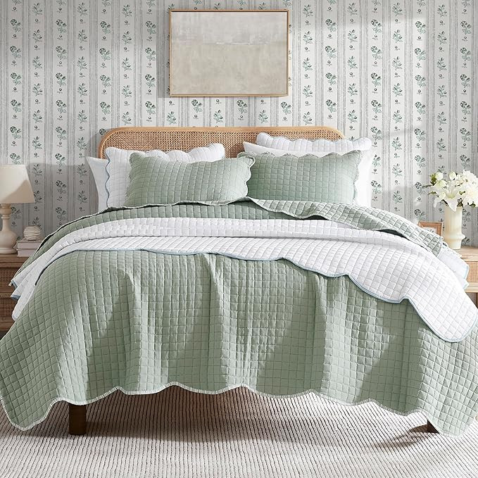 WDCOZY Sage Green King Size Quilt Bedding Set, Seafoam Scalloped Farmhouse Country Rustic Lightwe... | Amazon (CA)