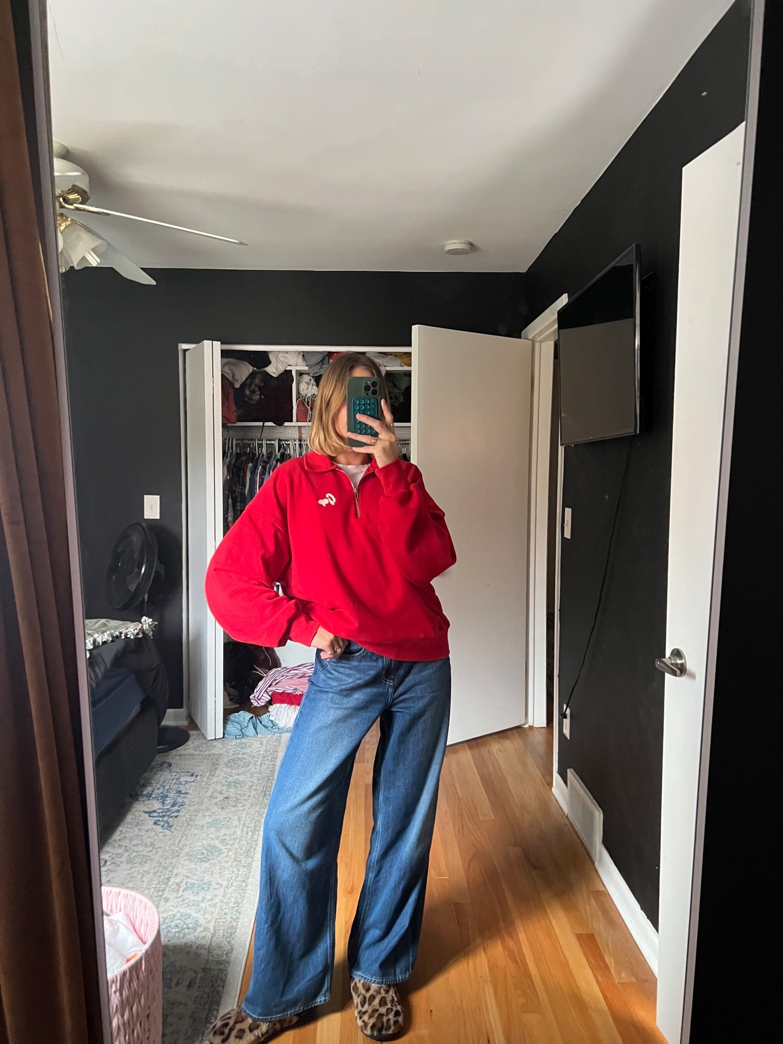 New baggy jeans from old navy! Wearing a size 2 

#LTKSeasonal #LTKGiftGuide #LTKFindsUnder50