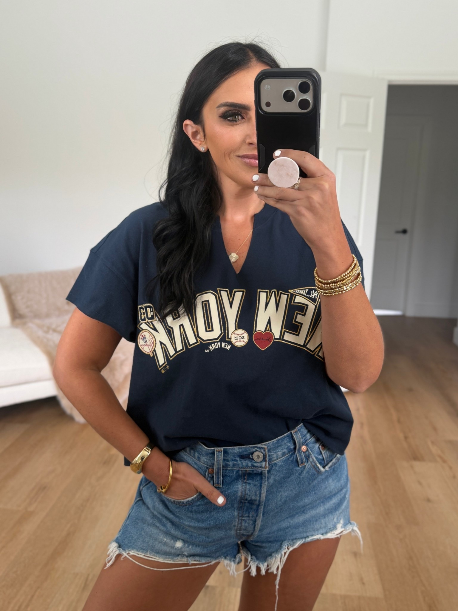 New York Yankees '47 x Stoney Clover Lane Women's Oversized Notch Neck T-Shirt medium.