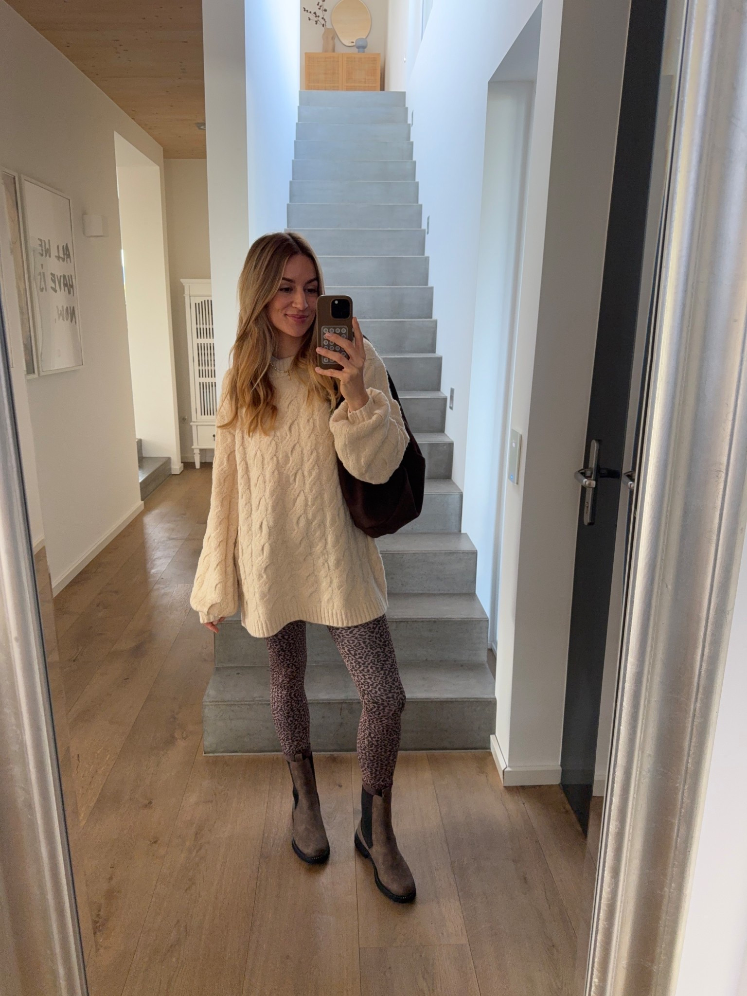 Anzeige| Ich liebe comfy Leggings Looks. Diese schöne Leo Leggings habe ich bei @bonprix entdeckt. Pullover und Boots findet ihr ebenfalls im Shop. 

Mit meinem Code li15 spart ihr 15% auf das gesamte Sortiment, bis 30.10.25 - einmalig einlösbar pro Kundin; gilt in DE App & Webshop. 

#LTKeurope #LTKdeutschland