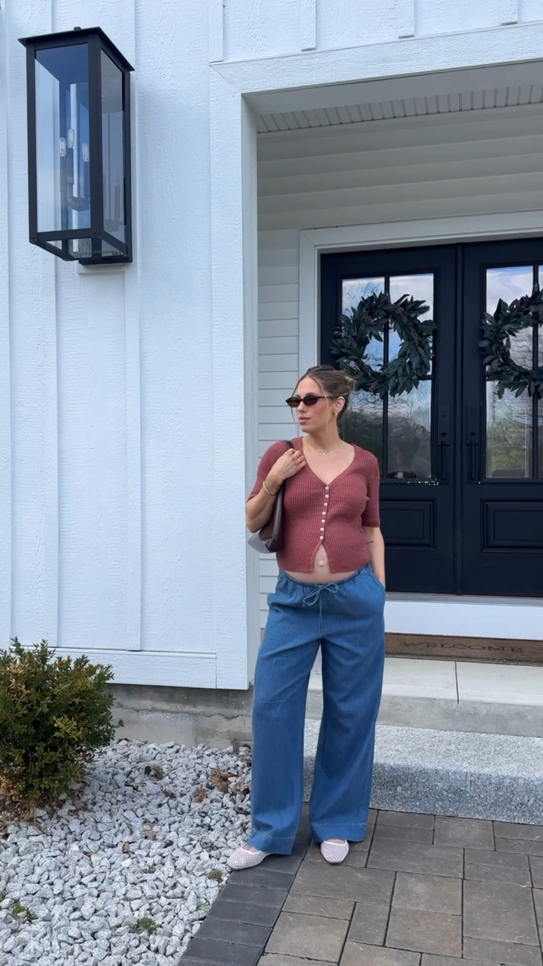 Perfect outfit for running errands or taking the kids to their events! 👏🏼

Top: small - but runs a bit big!
Bottoms: small

#abercrombie #maternity #bumpfashion #momlife #weekendfit #ootd

#LTKmomlife #LTKootd #LTKSeasonal